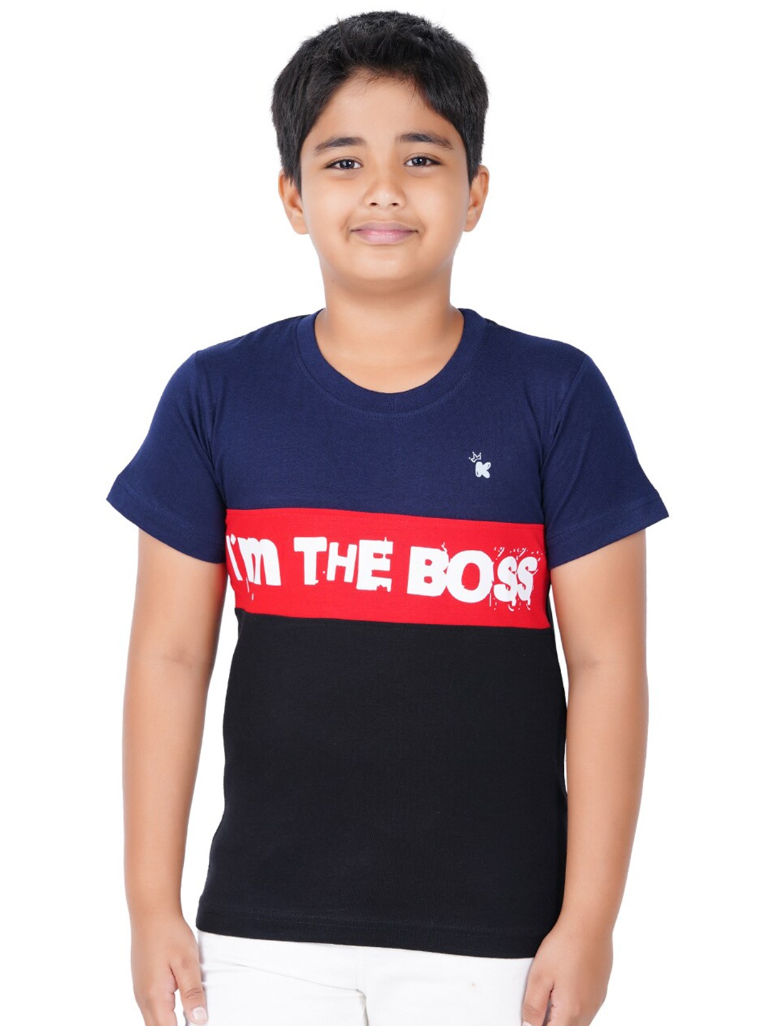 

Kiddeo Boys Navy Blue & Black Typography Printed Slim Fit T-shirt
