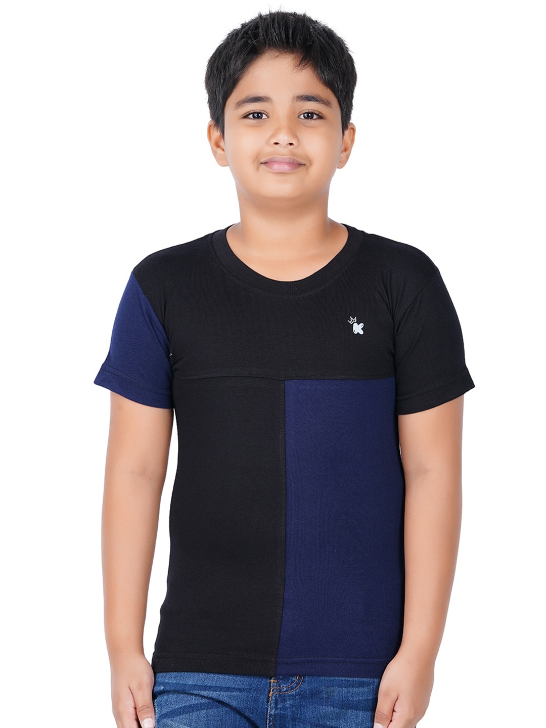 

Kiddeo Boys Navy Blue & Black Colourblocked Slim Fit T-shirt