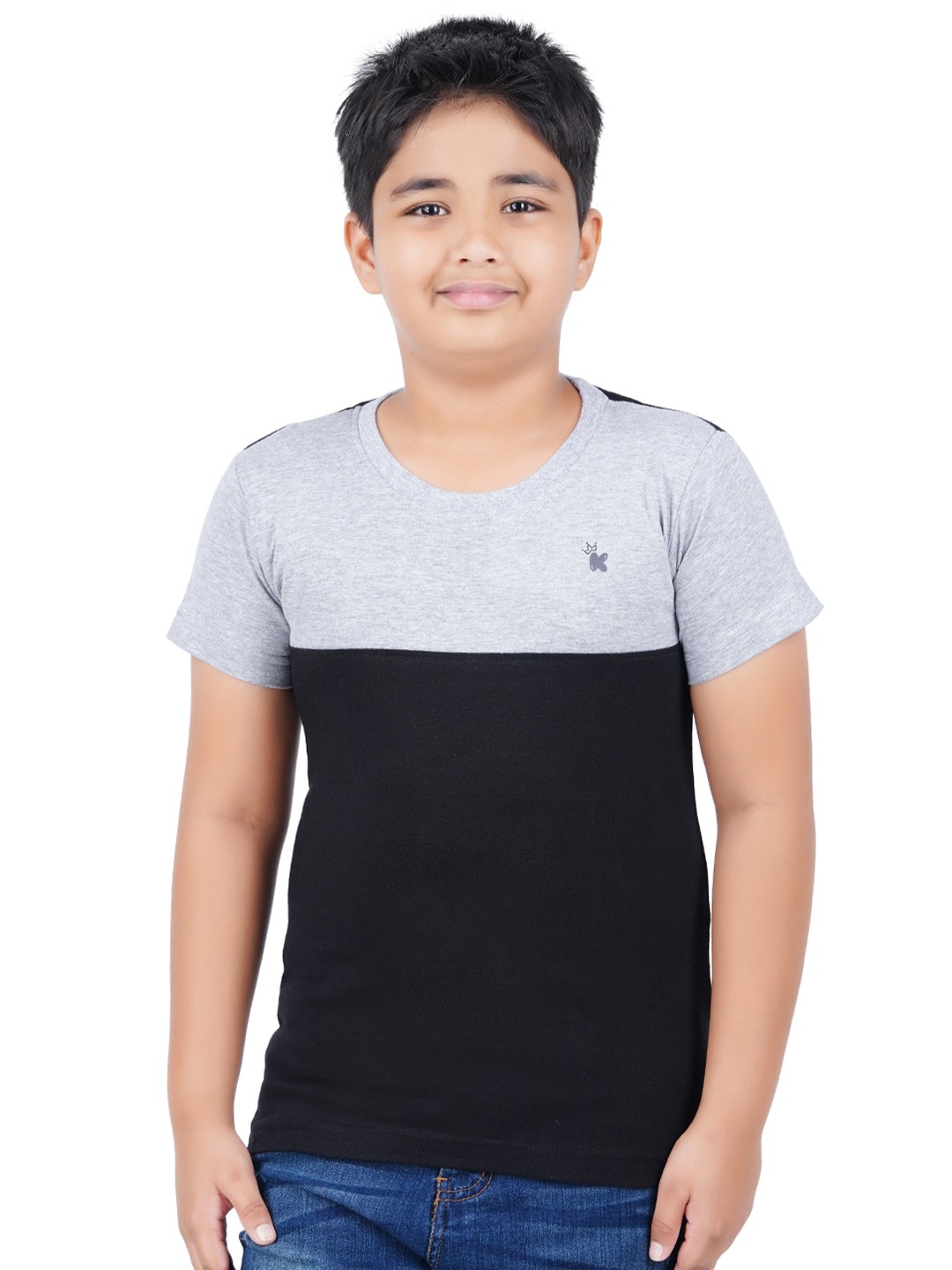 

Kiddeo Boys Grey Melange & Black Colourblocked Slim Fit T-shirt