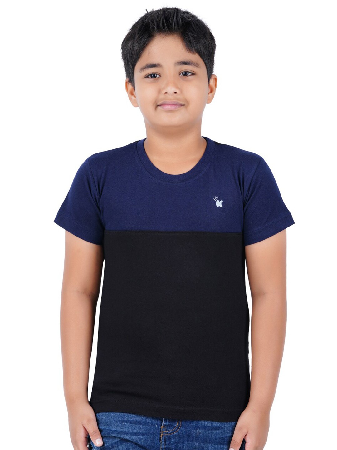 

Kiddeo Boys Navy Blue & Black Colourblocked Slim Fit T-shirt