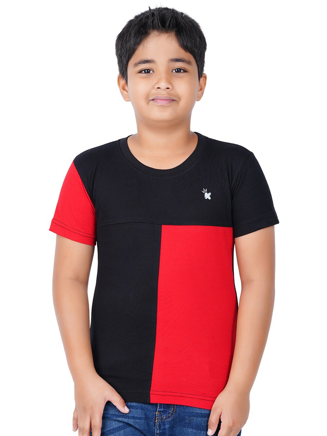 

Kiddeo Boys Black& Red Colourblocked Slim Fit T-shirt