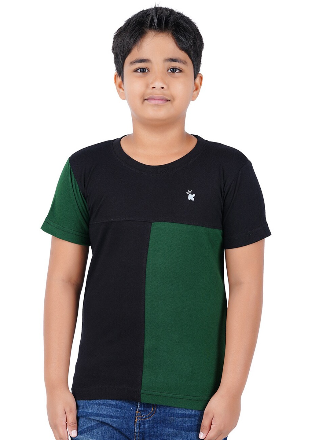 

Kiddeo Boys Green & Black Colourblocked T-shirt