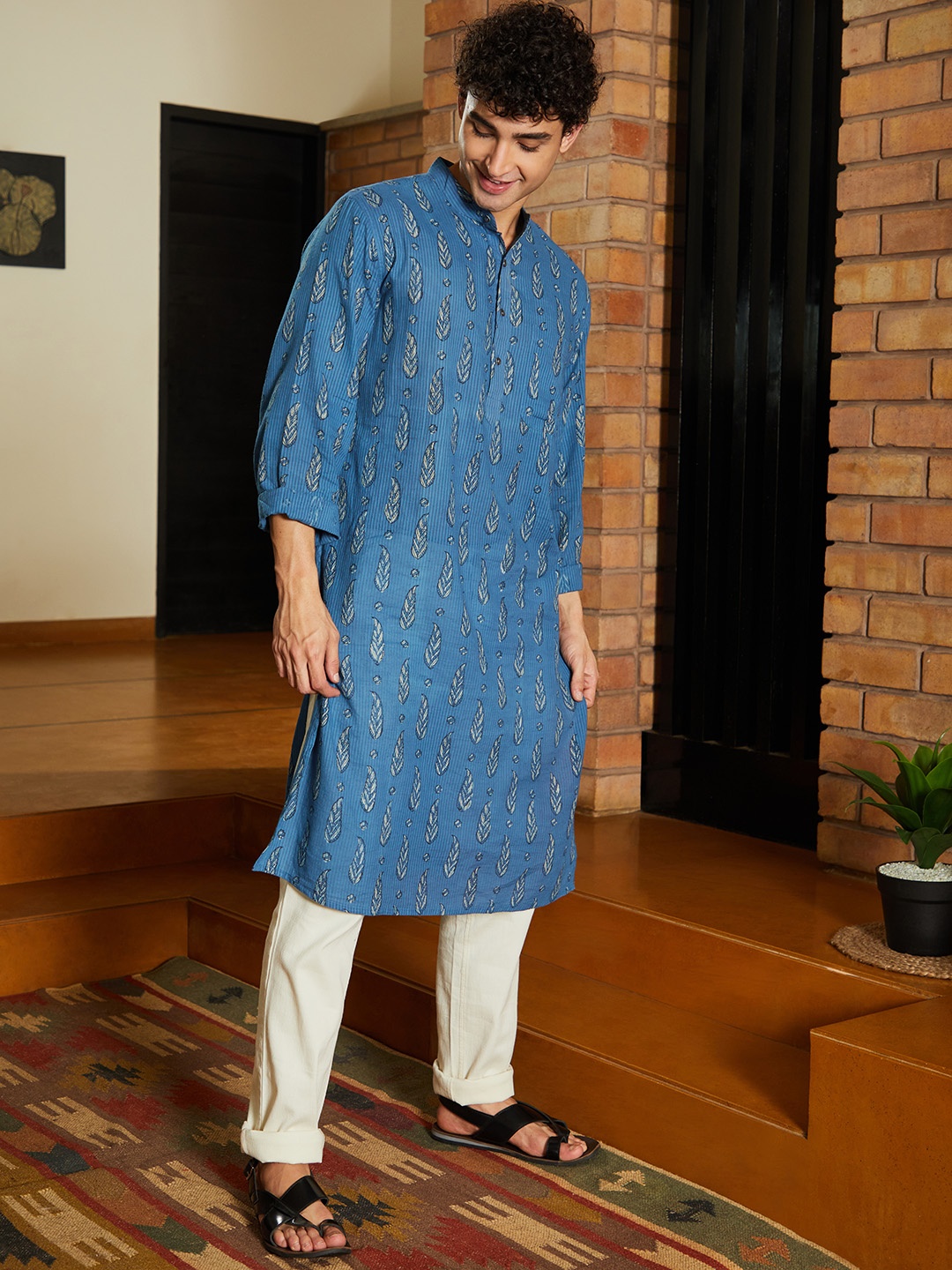 

Fabindia Men Blue & Off White Paisley Printed Kurta