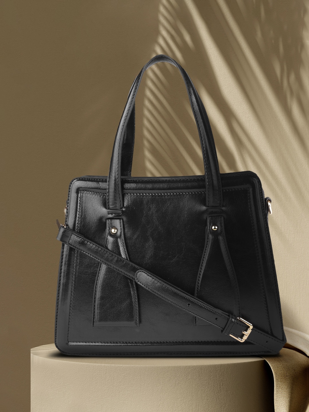 

DressBerry Black Solid Structured Handheld Bag