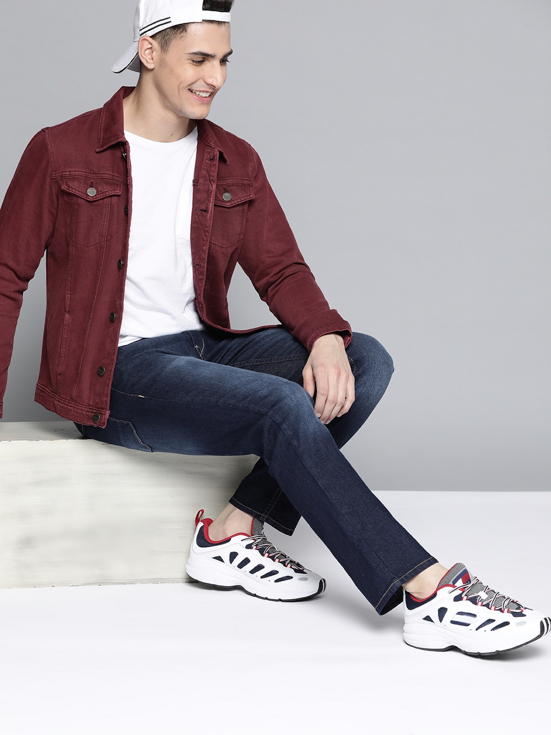 

HERE&NOW Men Navy Blue Slim Fit Light Fade Stretchable Jeans