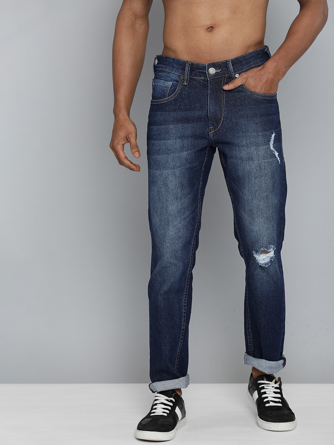 

HERE&NOW Men Blue Slim Fit Mildly Distressed Light Fade Jeans