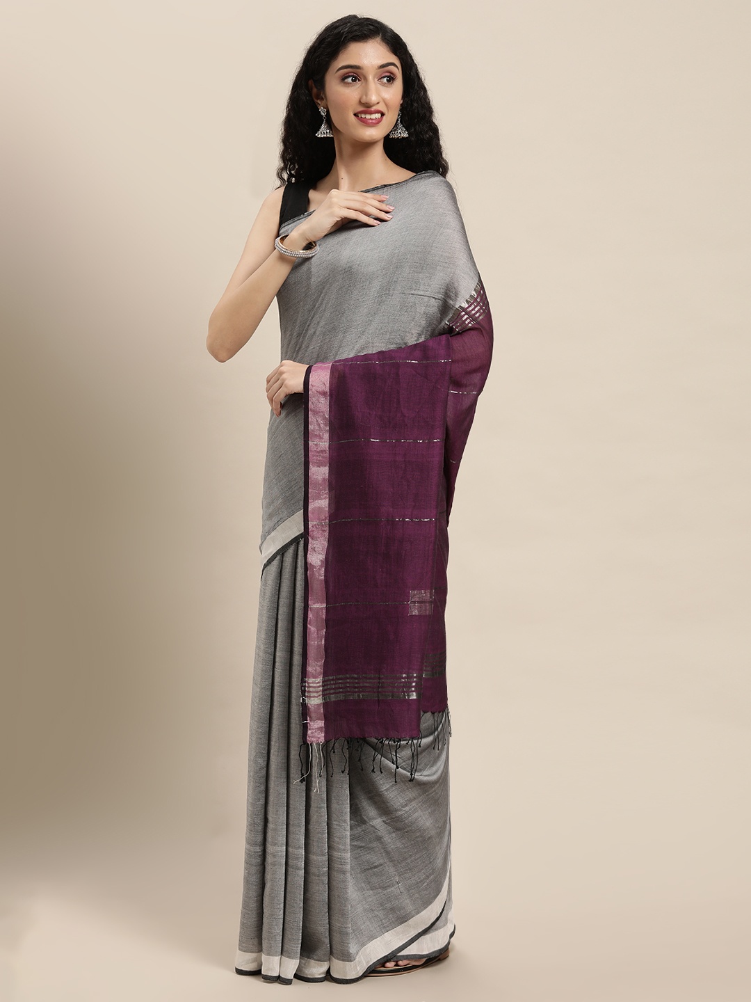 

ArtEastri Grey & Burgundy Colourblocked Pure Cotton Jamdani Saree