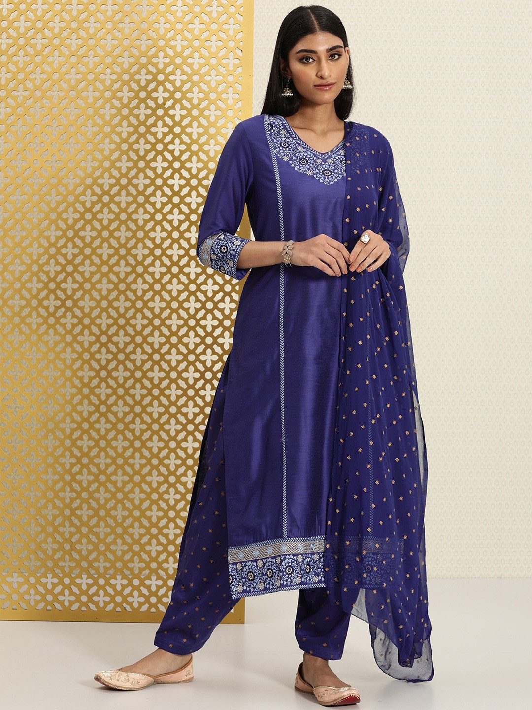 

House of Pataudi Women Blue Floral Yoke Design Jashn Kurta with Salwar & Dupatta