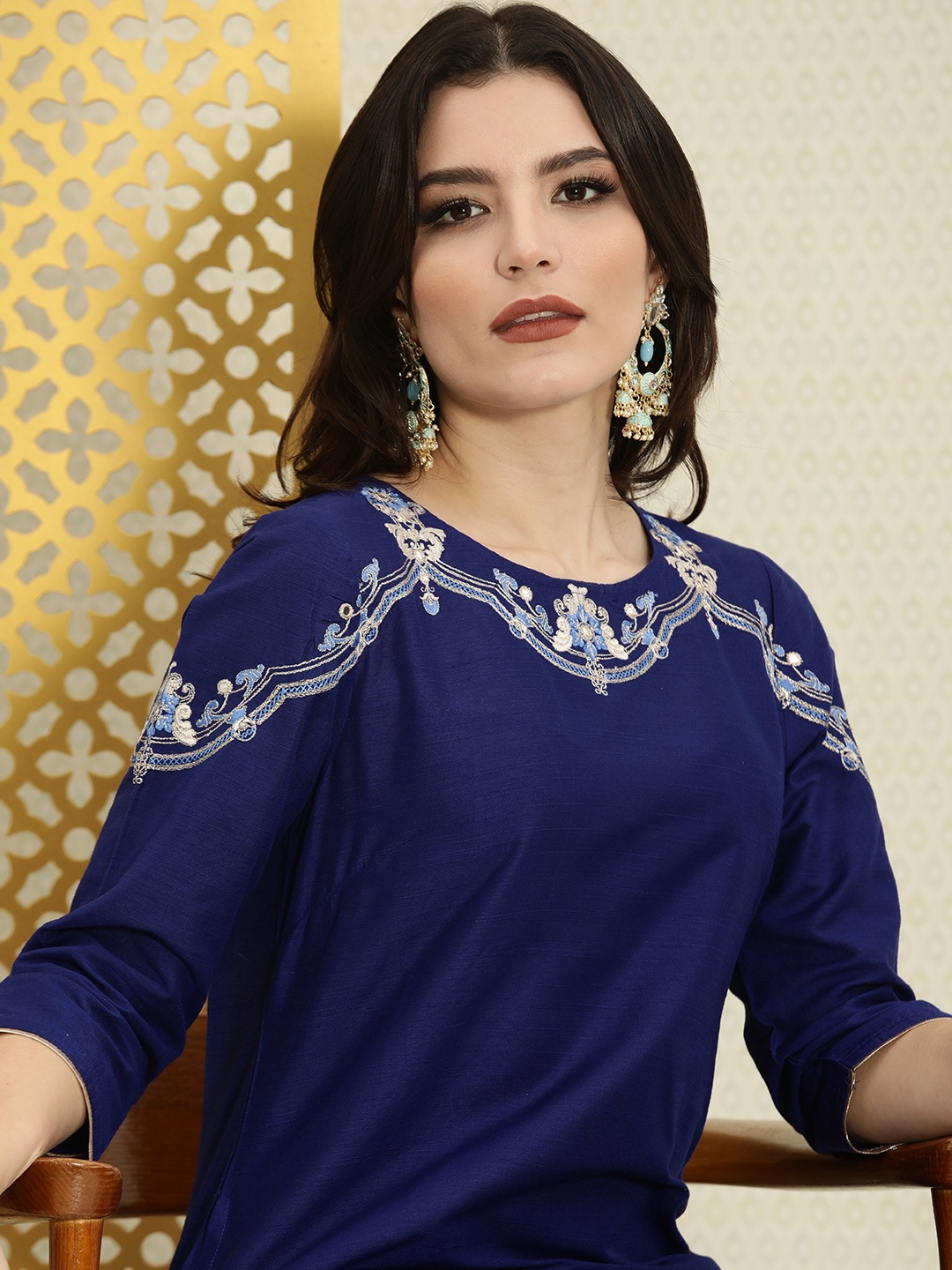 

House of Pataudi Women Blue & Silver-Toned Ethnic Motifs Embroidered Thread Work Kurta