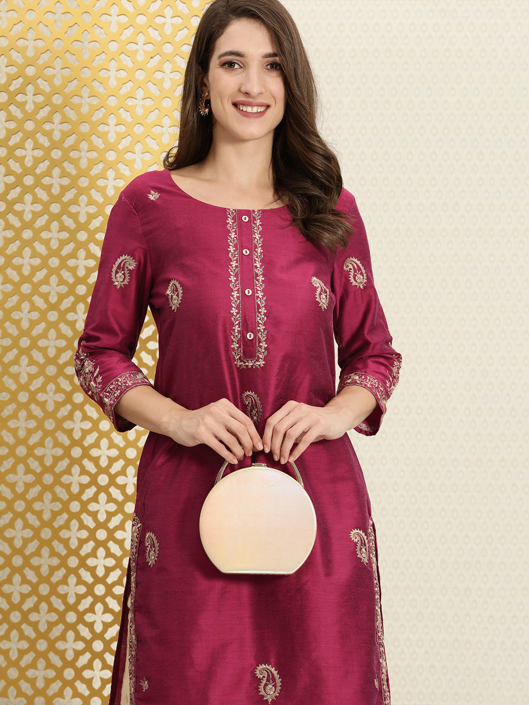 

House of Pataudi Women Burgundy & Gold-Toned Floral Embroidered Thread Work Jashn Kurta