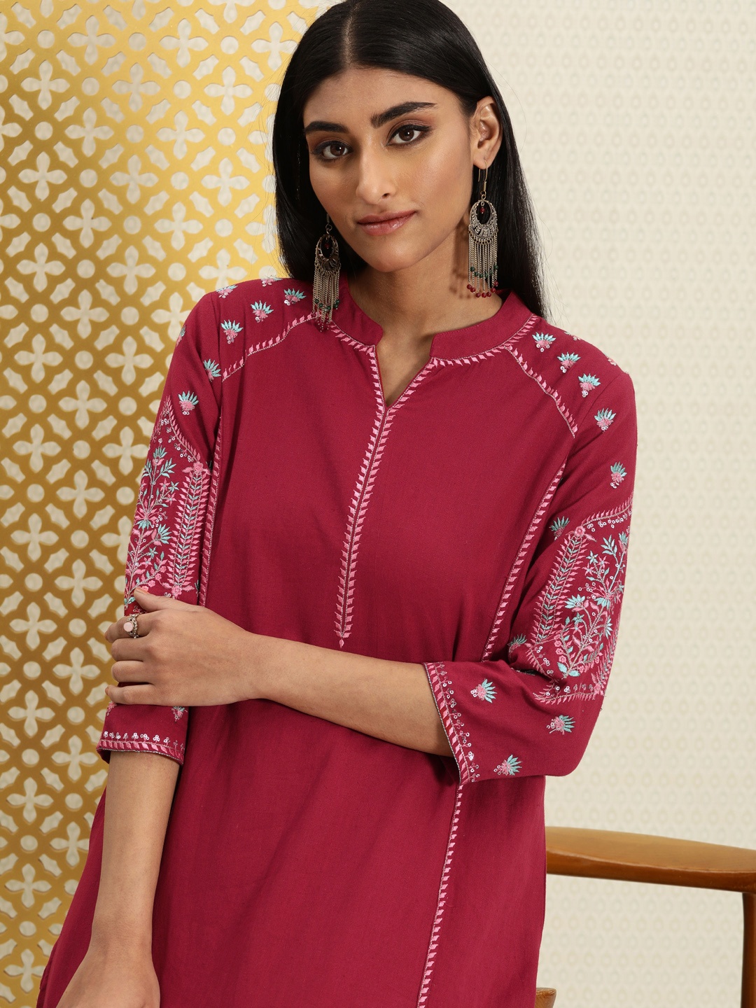 

House of Pataudi Women Maroon & Blue Embroidered Jashn Kurta