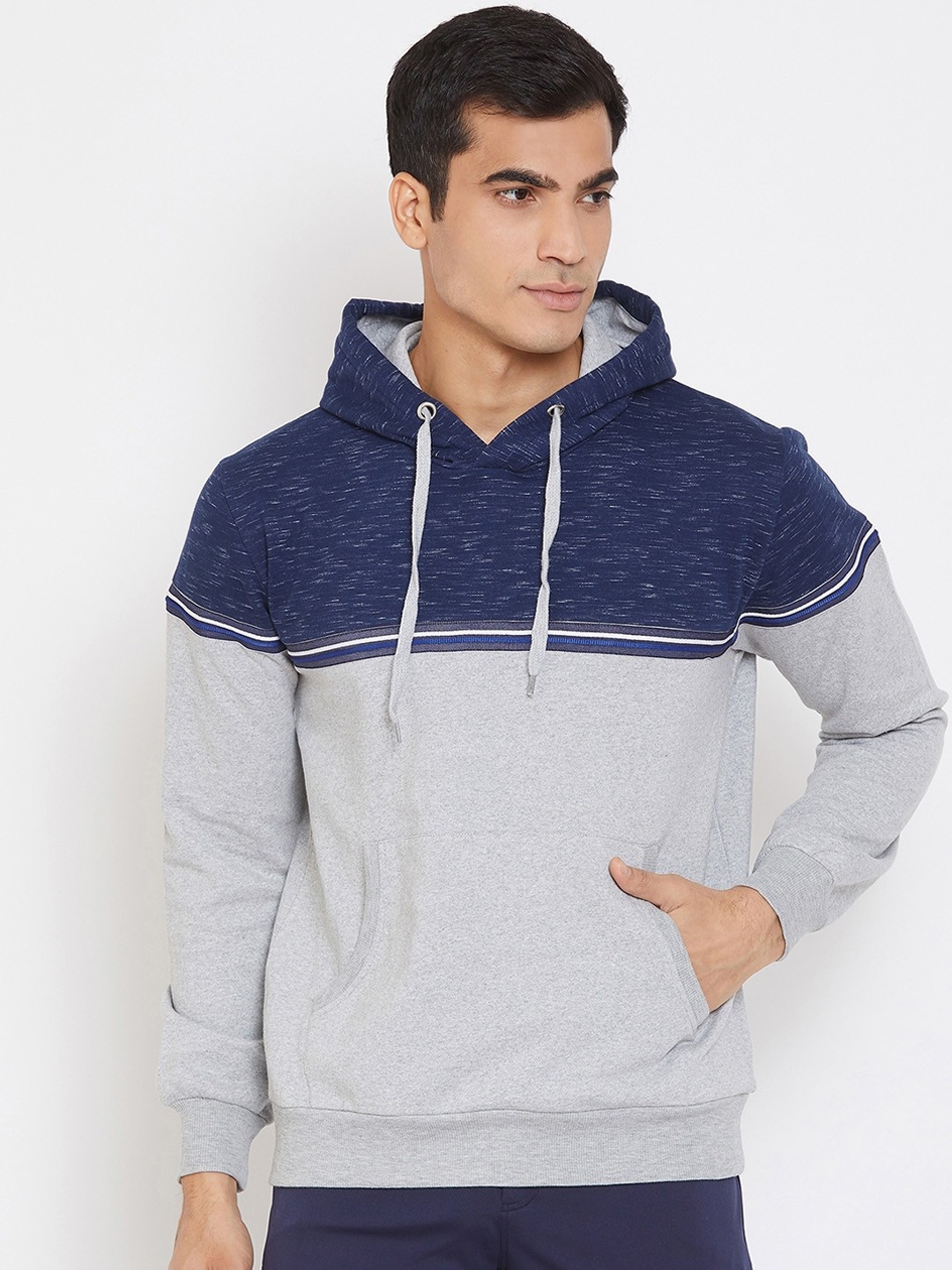 

PERFKT-U Men Grey Colourblocked Hooded Sweatshirt