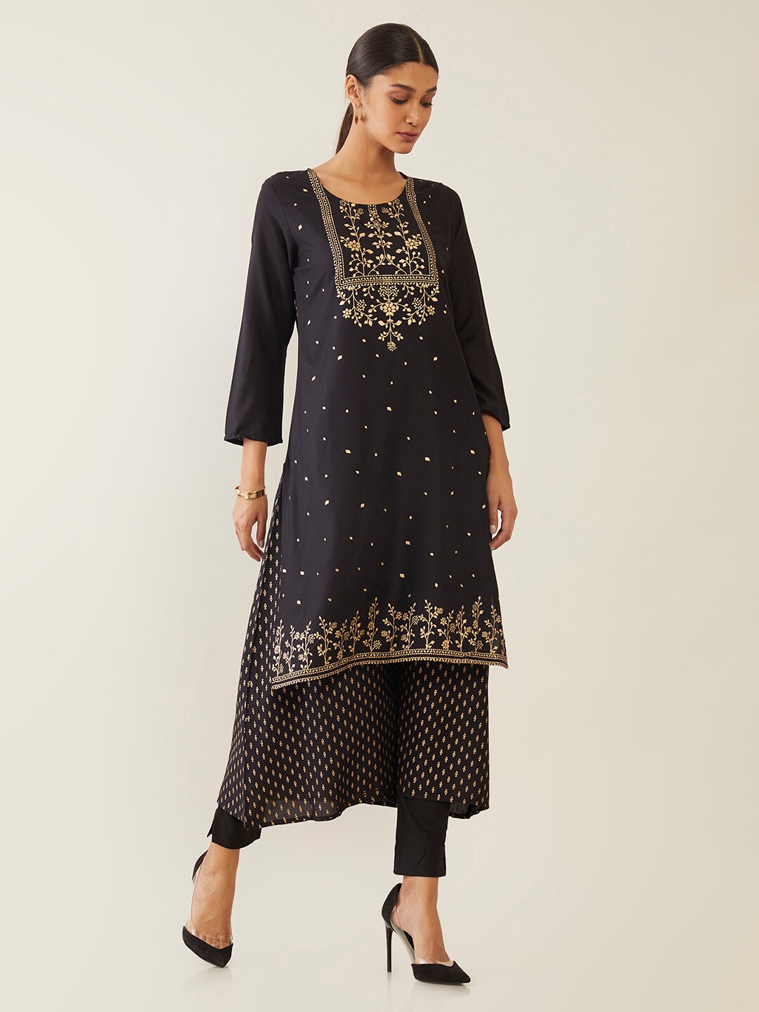 

Soch Women Black & Gold-Toned Ethnic Motifs Printed Kurta