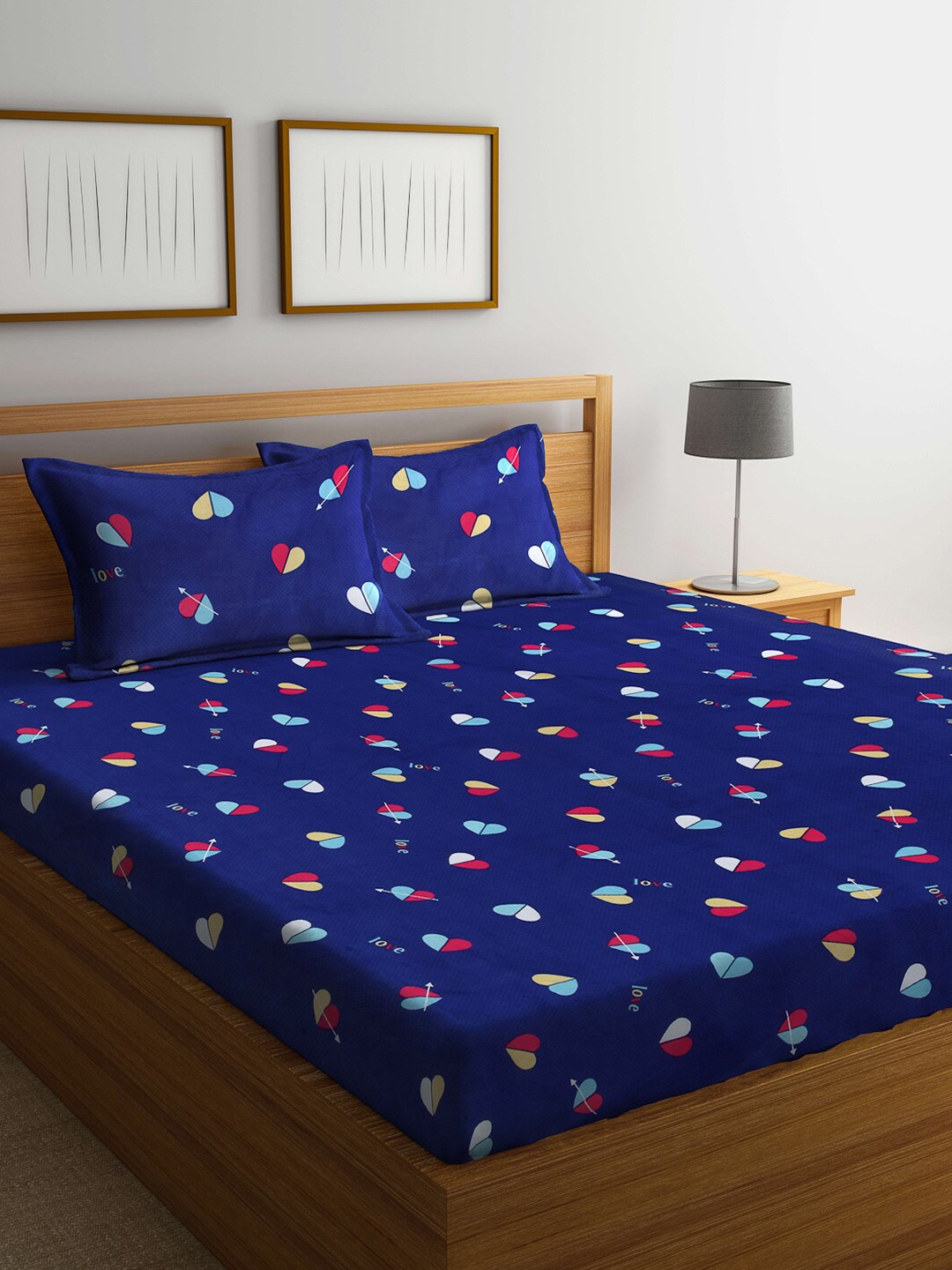 

Arrabi Blue & Red Graphic 300 TC King Bedsheet with 2 Pillow Covers