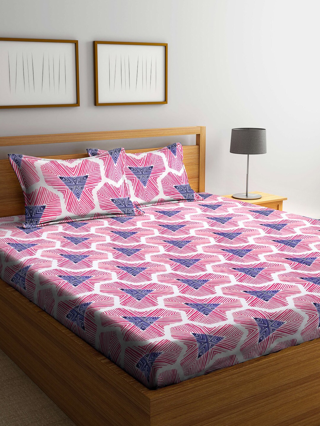

Arrabi Pink & Blue Geometric 300 TC King Bedsheet with 2 Pillow Covers