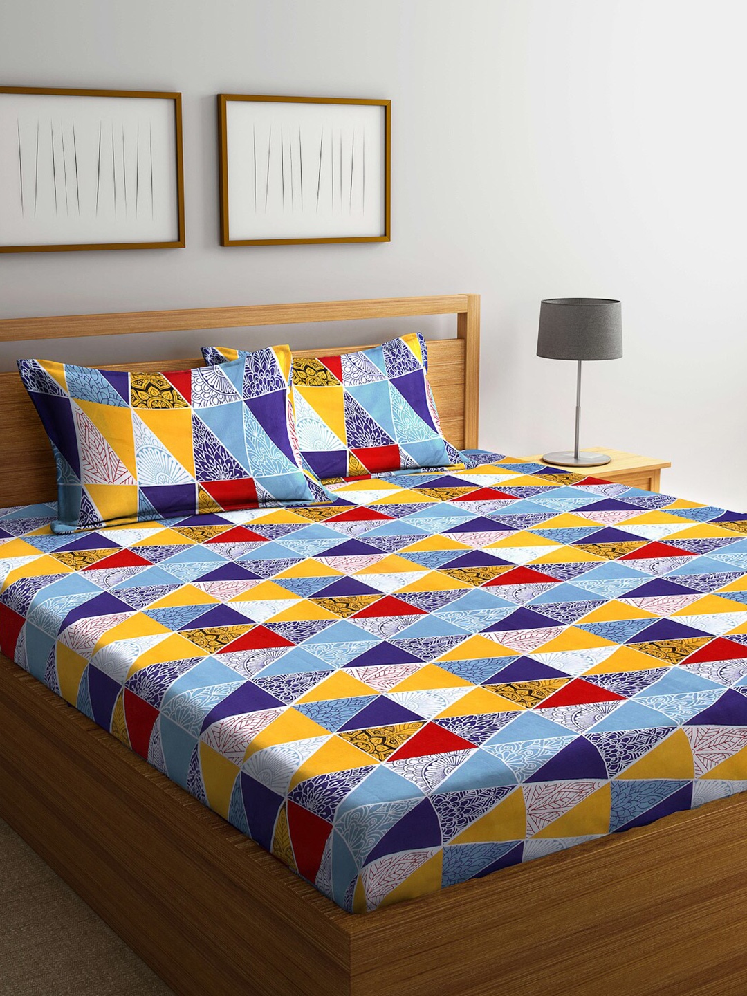 

Arrabi Yellow & Blue Geometric 300 TC King Bedsheet with 2 Pillow Covers