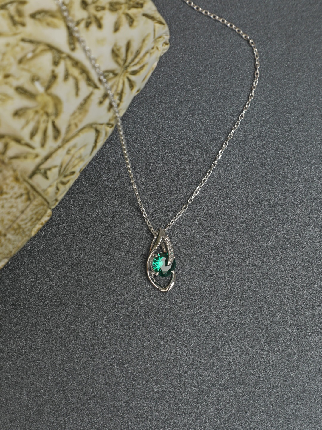 

Clara 92.5 % Pure Sterling Silver Rhodium-Plated Silver-Toned Green CZ-Studded Pendant with Chain