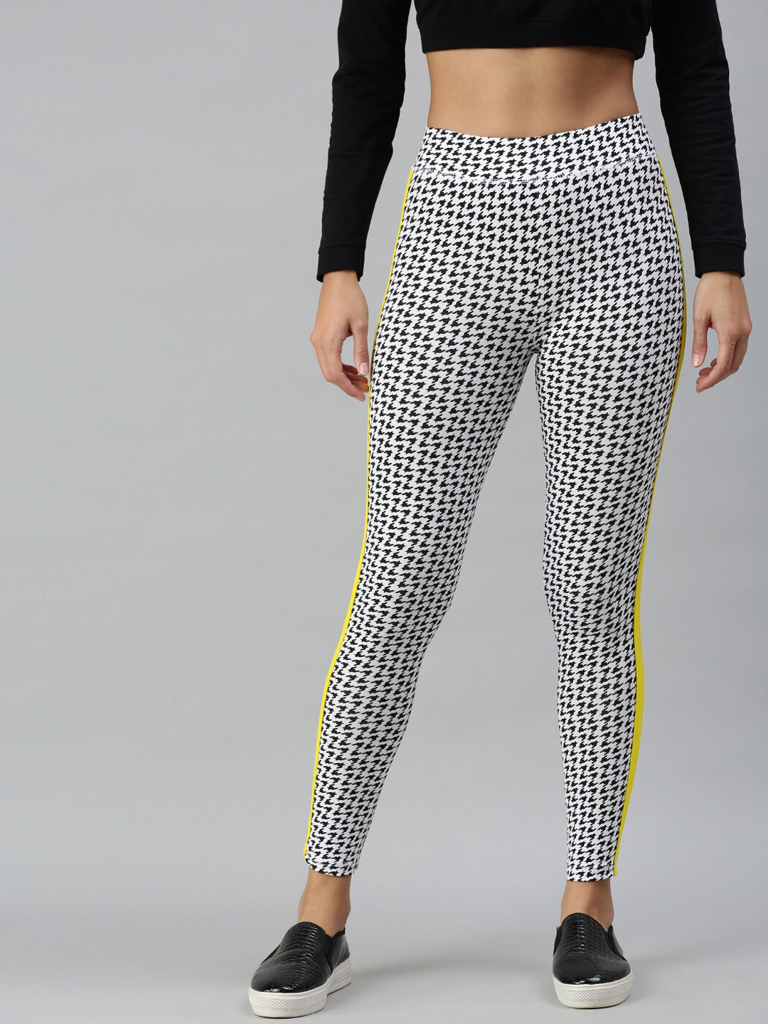 

De Moza Women White & Black Printed Ankle-Length Leggings