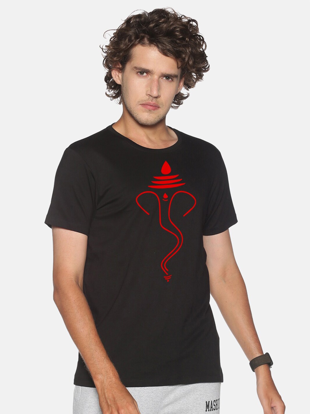 

MASH UNLIMITED Men Black & Red Printed Slim Fit T-shirt