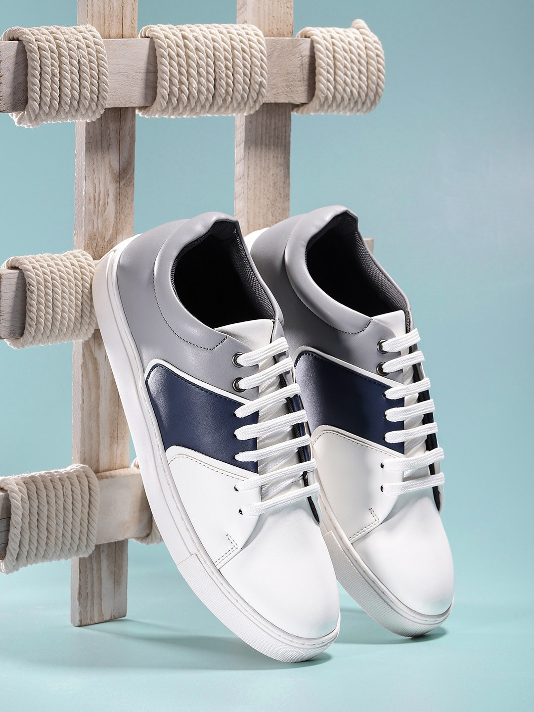 

Mast & Harbour Men White & Navy Blue Colourblocked Sneakers