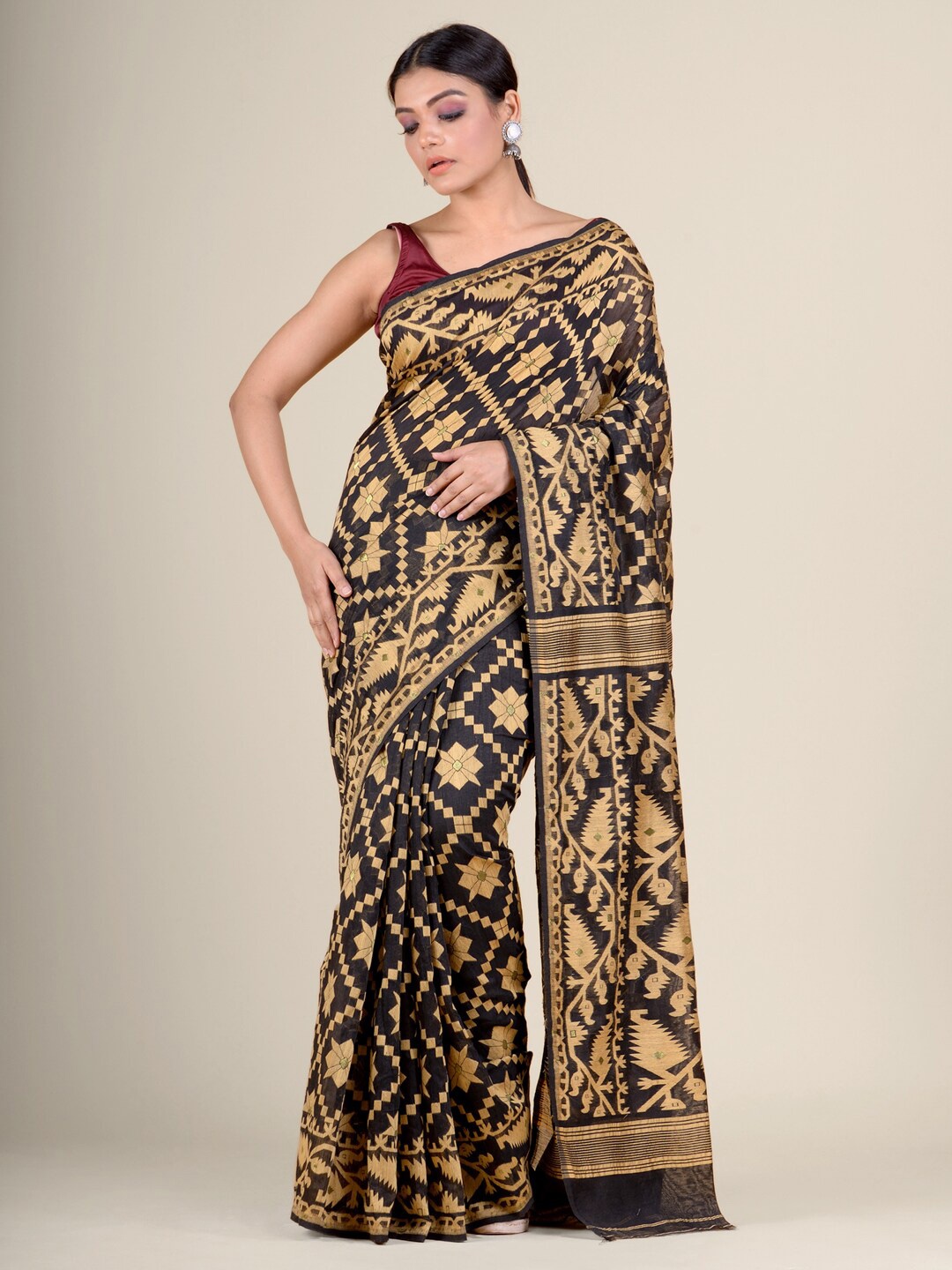 

Charukriti Black & Gold-Toned Woven Design Jamdani Saree