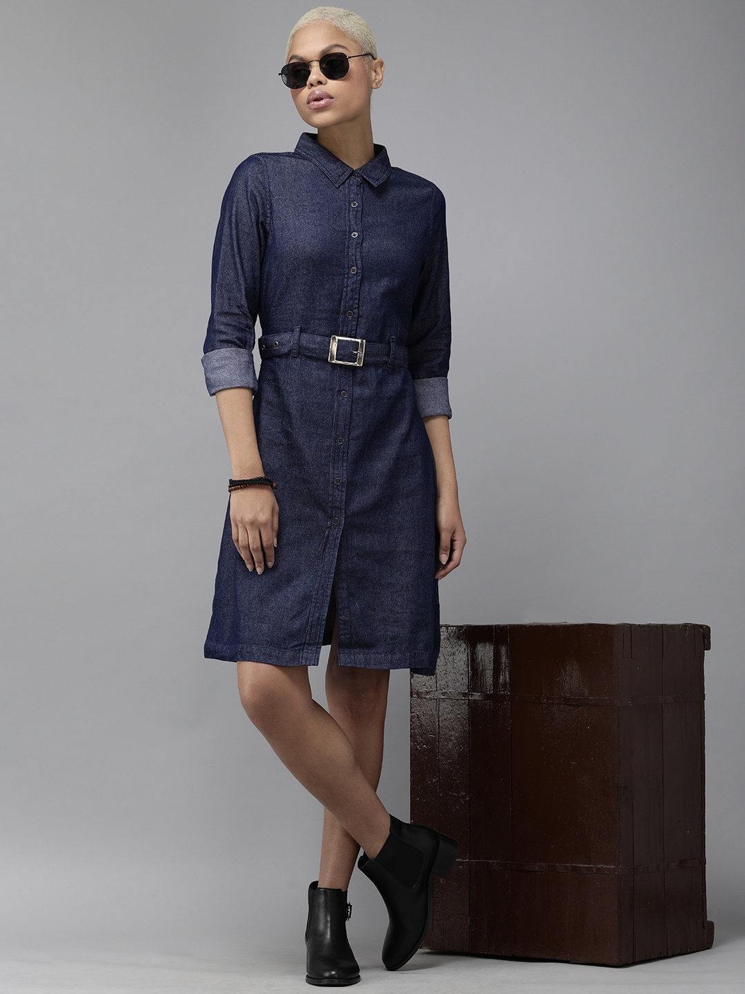 

The Roadster Lifestyle Co Women Blue Denim Solid Pure Cotton Shirt Dress With Belt