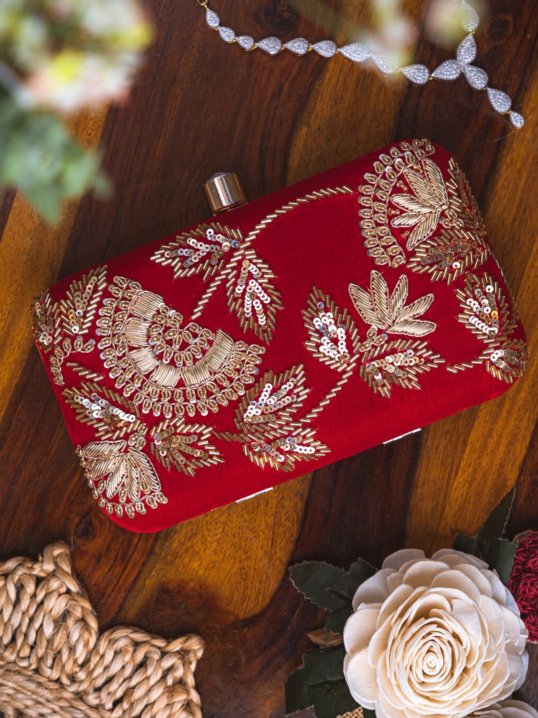 

NR By Nidhi Rathi Women Red Embroidered Clutch