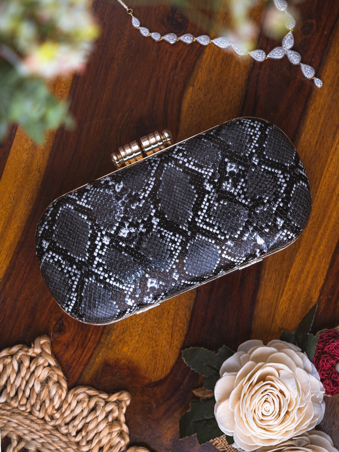 

NR By Nidhi Rathi Women Grey& Black Printed Clutch