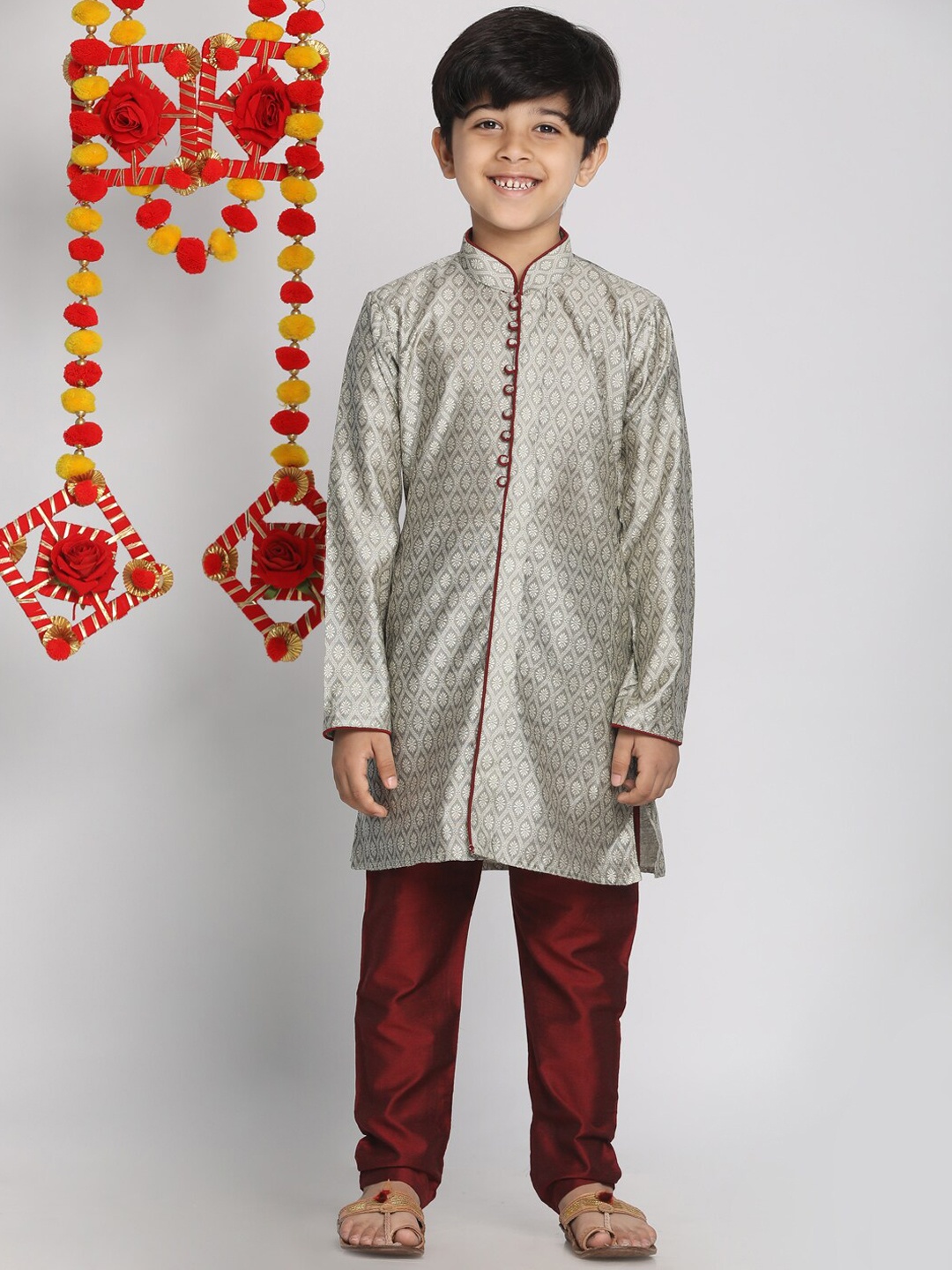

VASTRAMAY Boys Grey & Maroon Ethnic Motifs Printed Regular Kurta with Pyjamas