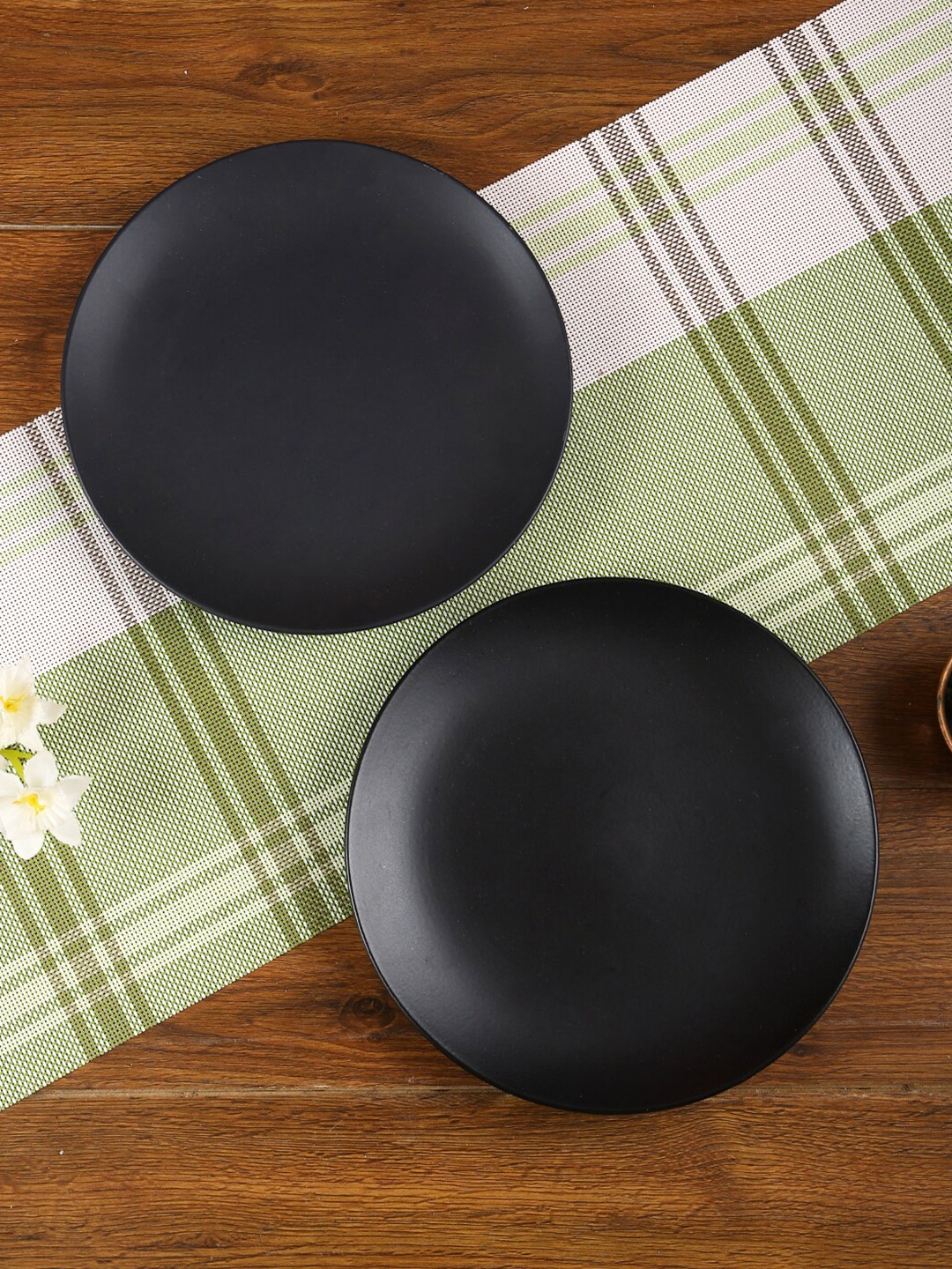 

Aapno Rajasthan Black & 2 Pieces Ceramic Glossy Plates
