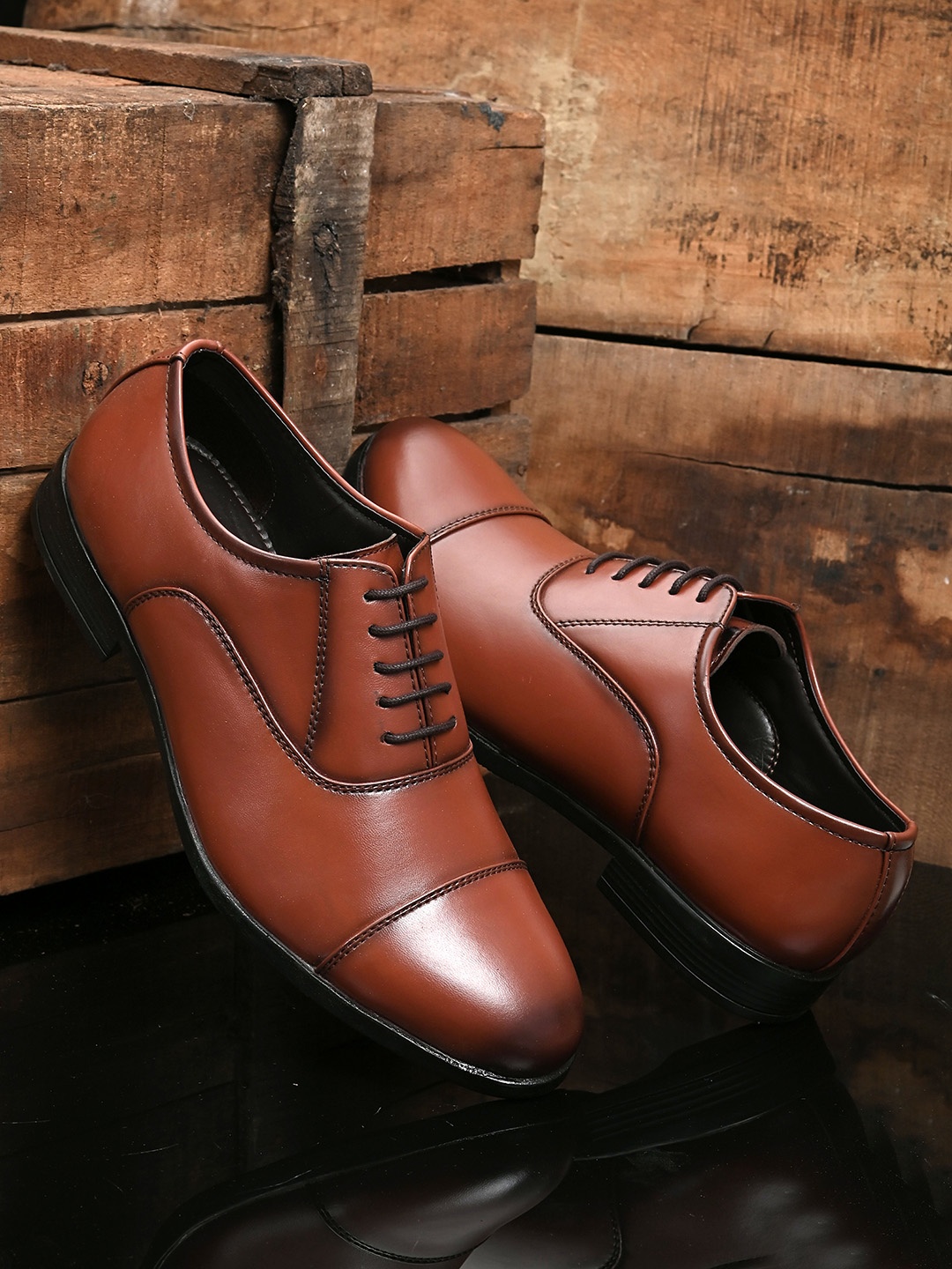 

INVICTUS Men Tan Solid Formal Derby Shoes