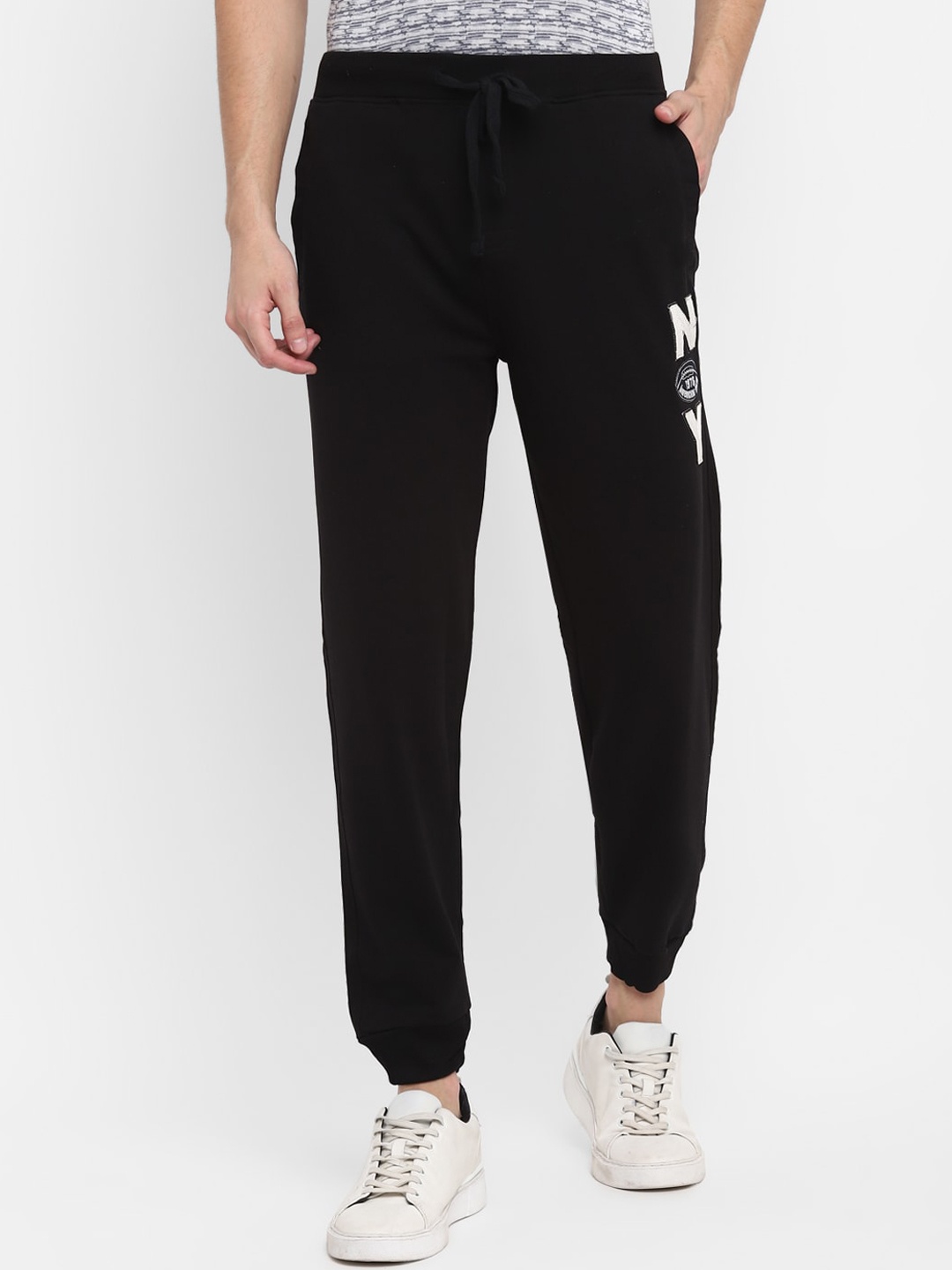 

American Crew Men Black Solid Joggers