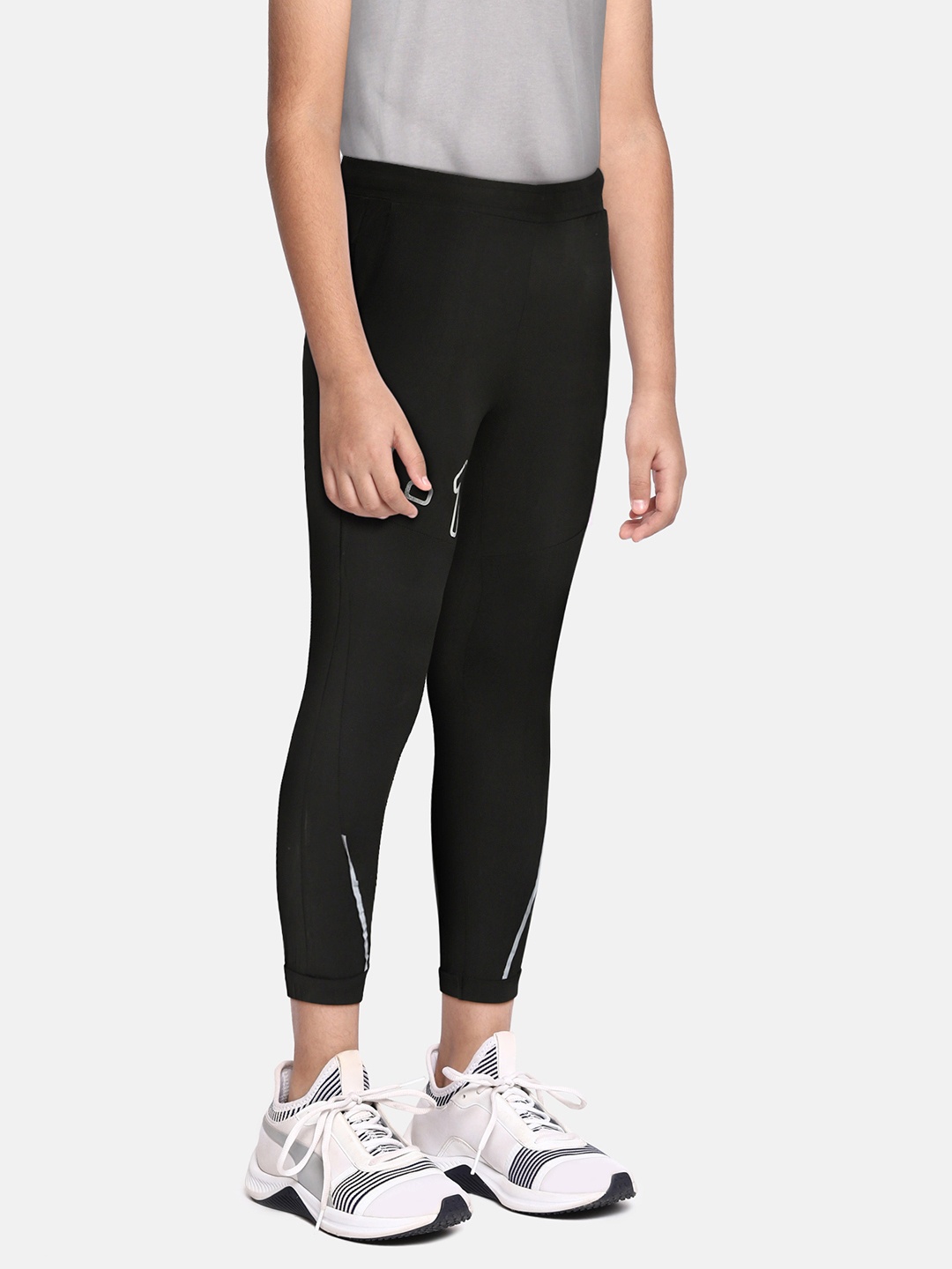 

HRX By Hrithik Roshan U-17 Active Boys Jet Black Rapid-Dry Solid Track Pants