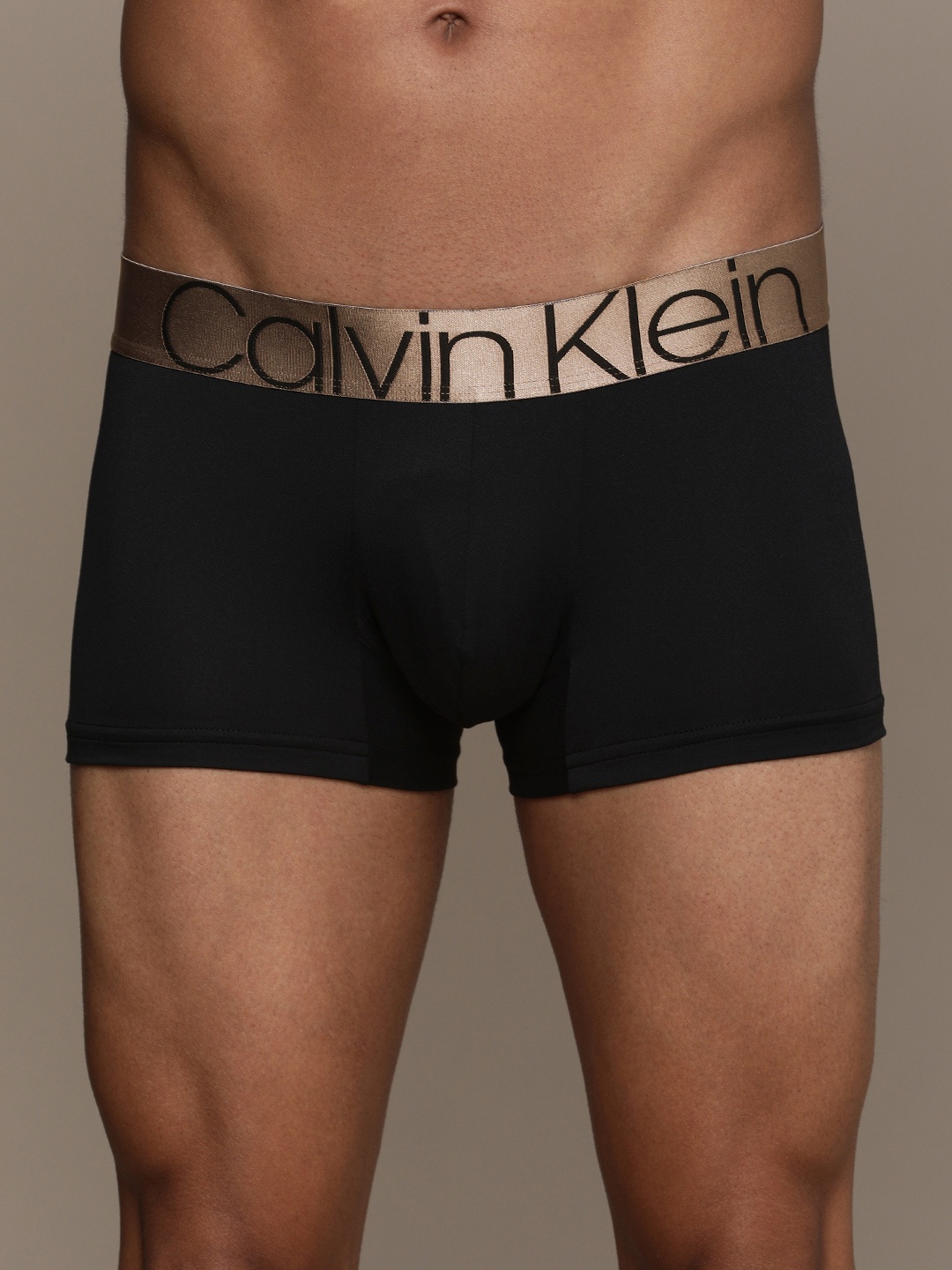 

Calvin Klein Underwear Men Black Solid Low-Rise Trunks NEW-NB2540UB1-UB1