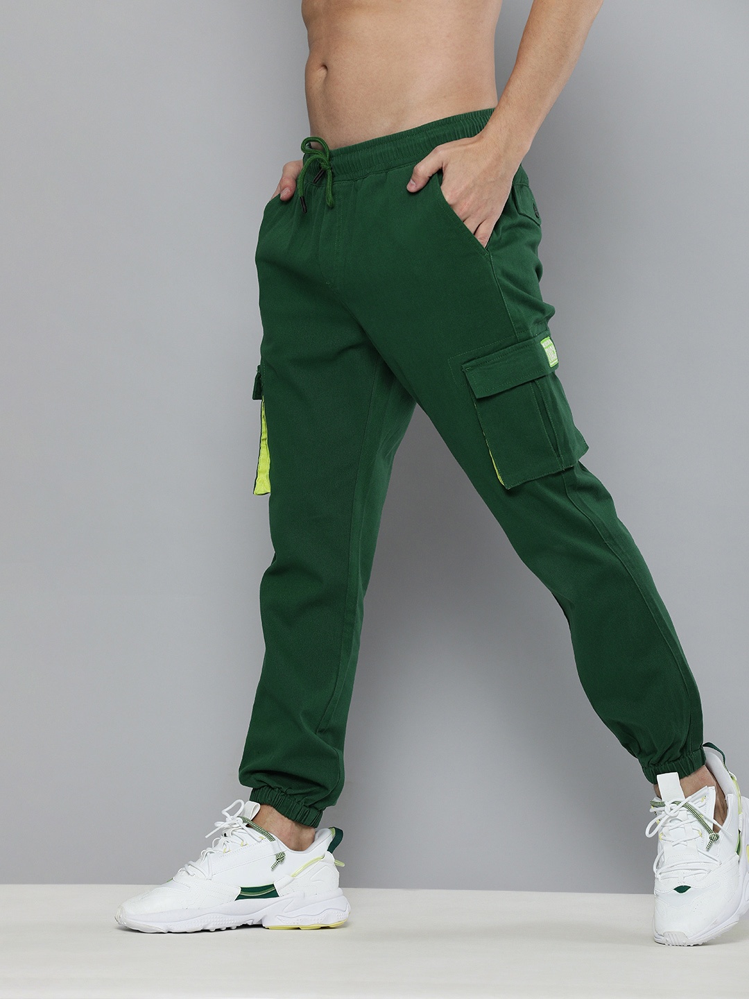 

HERE&NOW Men Green Cargo Joggers Trousers