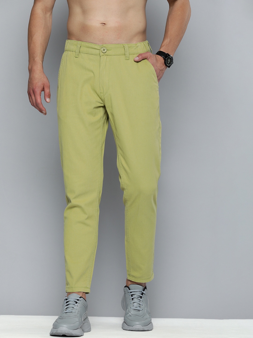 

HERE&NOW Men Olive Green Solid Cropped Regular Trousers