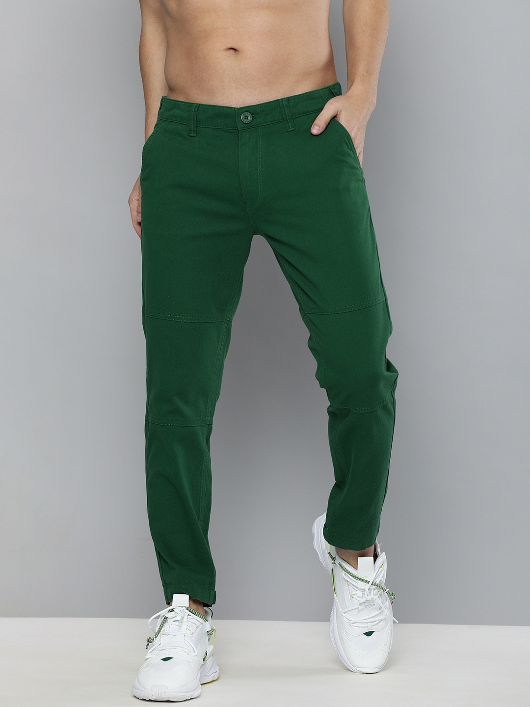 

HERE&NOW Men Green Solid Chinos Trousers