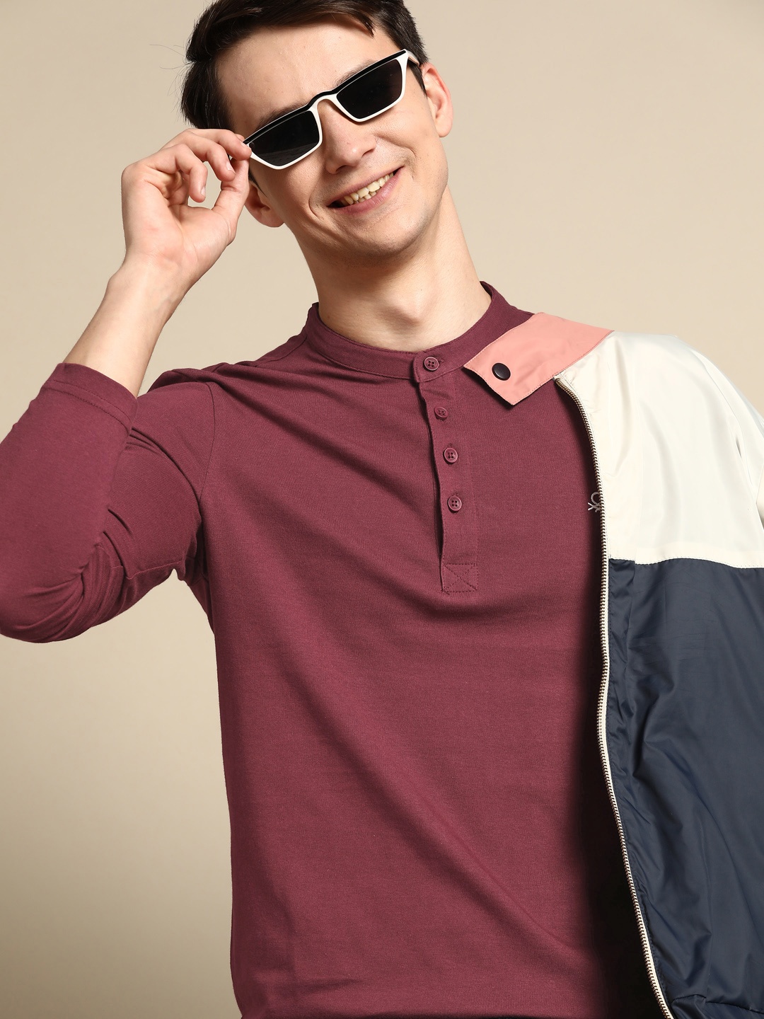 

United Colors of Benetton Men Maroon Mandarin Collar Pure Cotton T-shirt