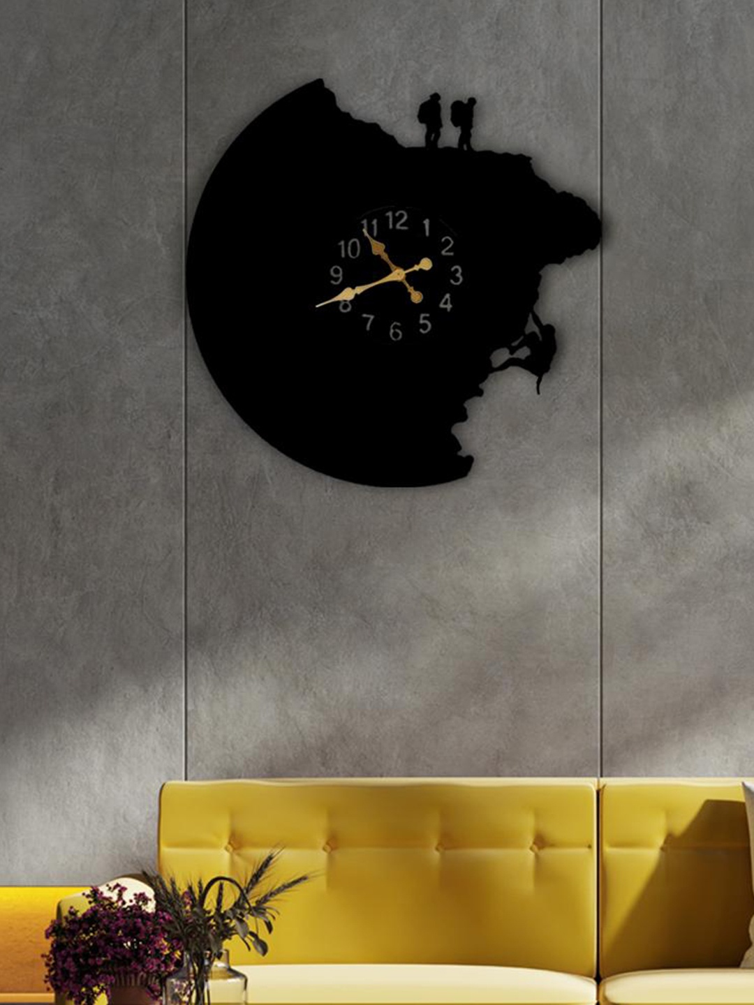 

THE ARTMENT Black & Gold-Toned Animal Shaped Contemporary Wall Clock