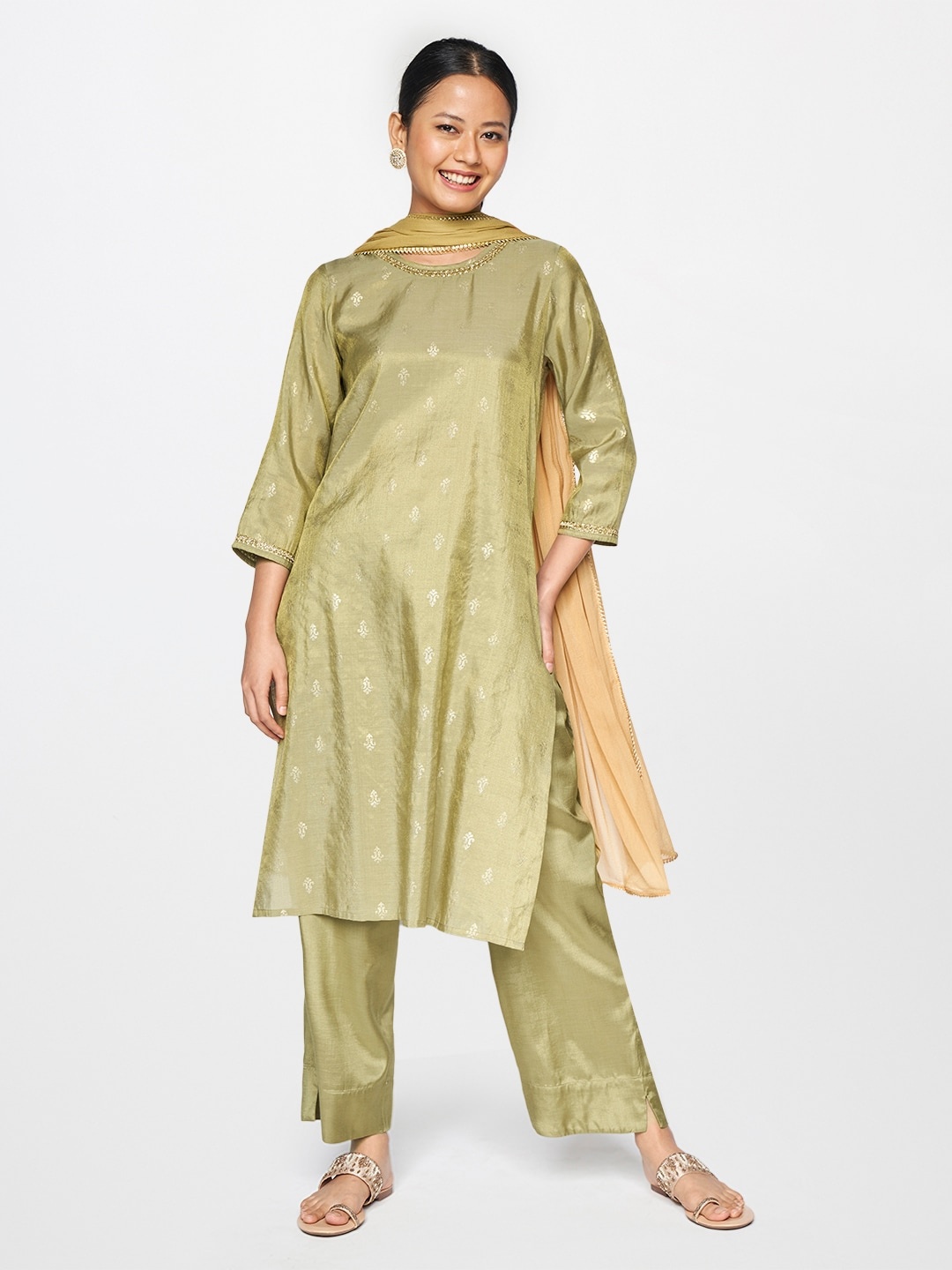 

Global Desi Women Green & Gold-Toned Woven Design Straight Kurta