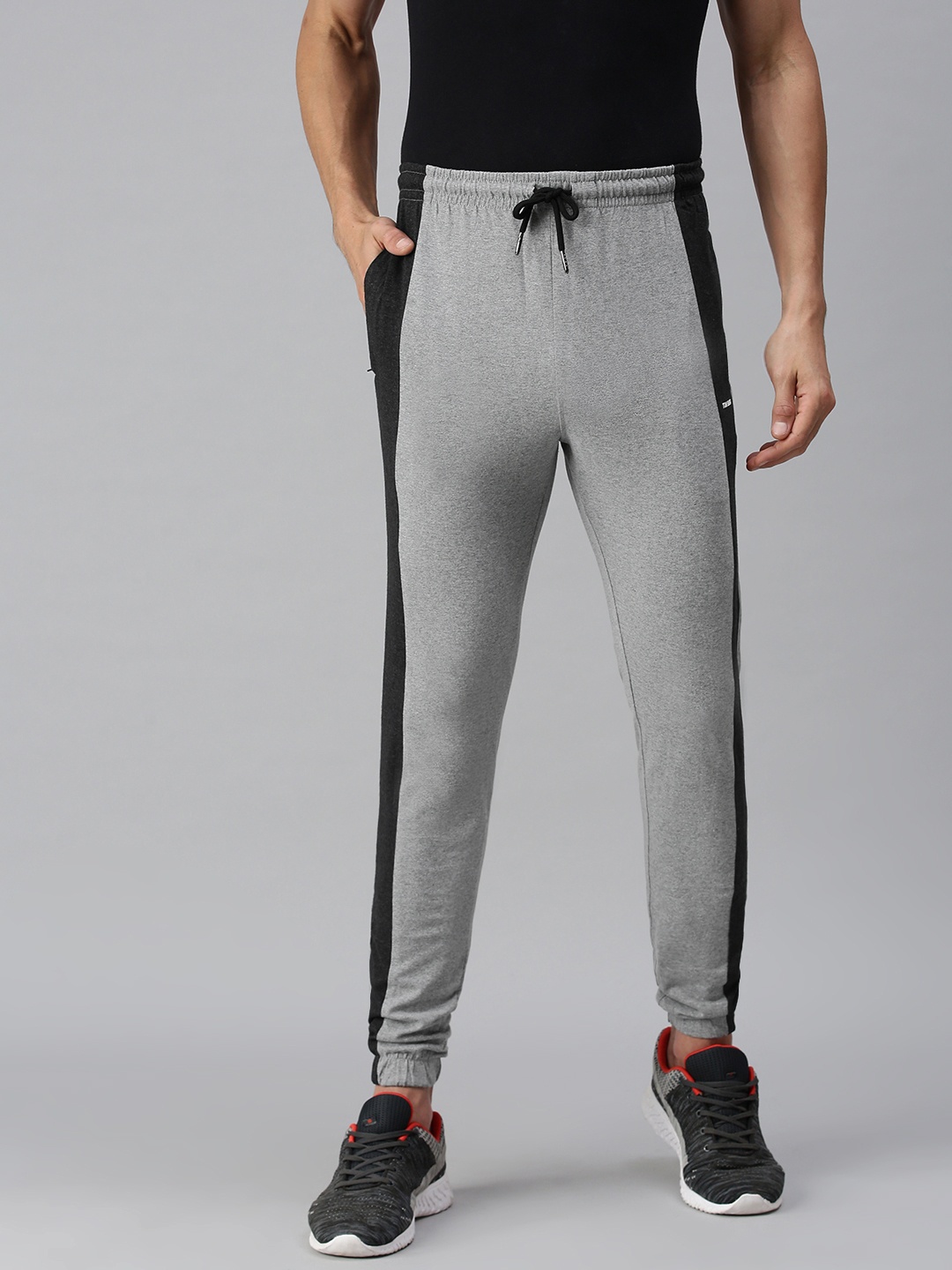 

TOM BURG Men Grey Solid Trackpant