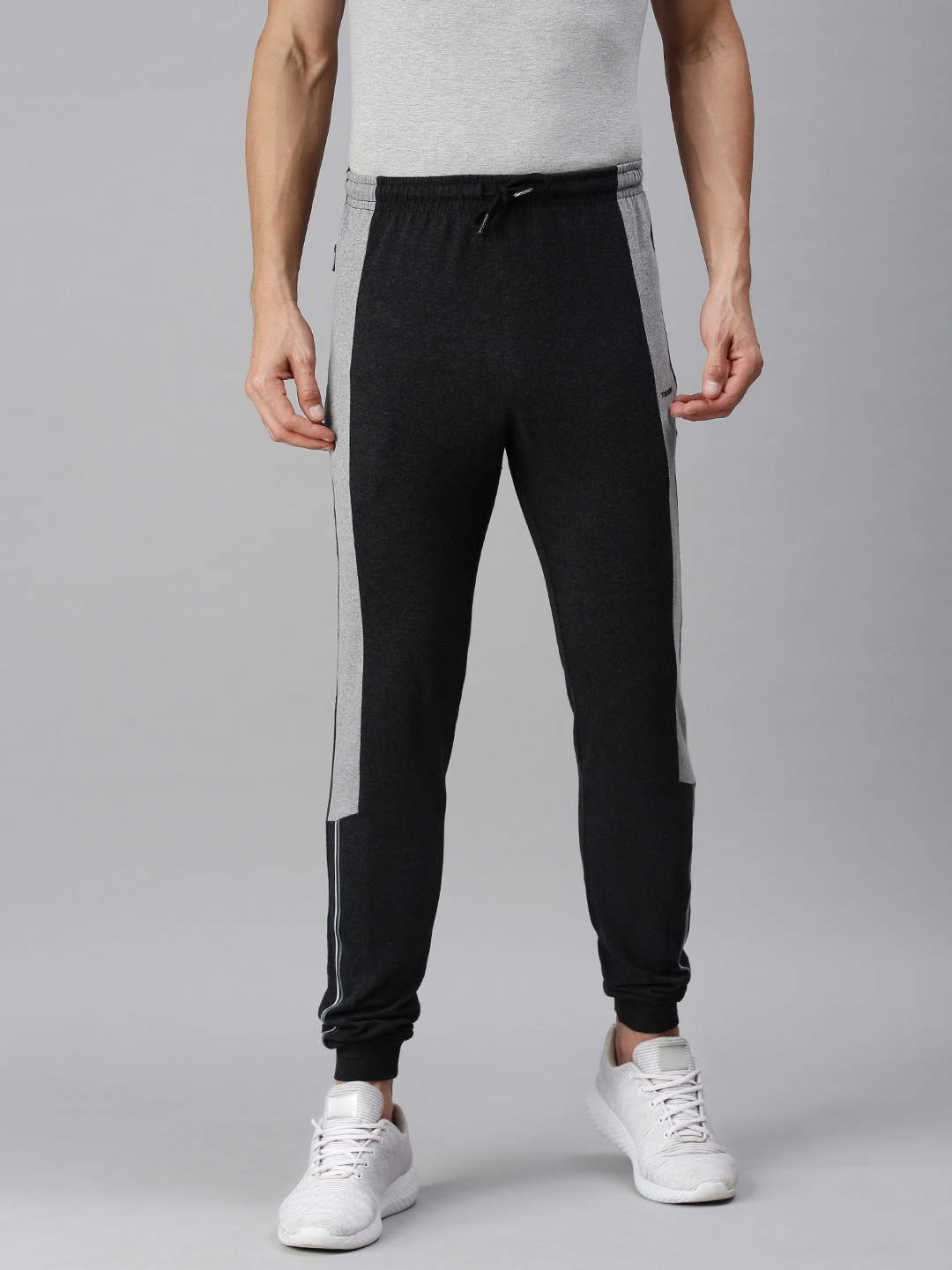 

TOM BURG Men Black Solid Trackpant