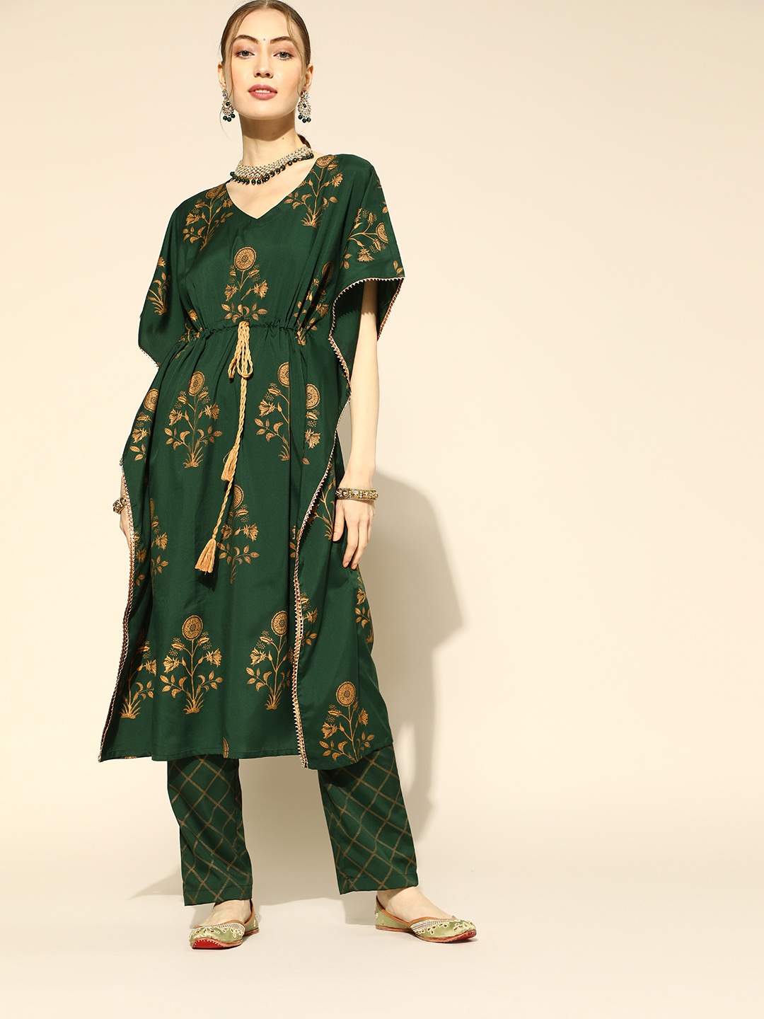 

AHIKA Women Green Floral Printed Regular Kurta with Palazzos