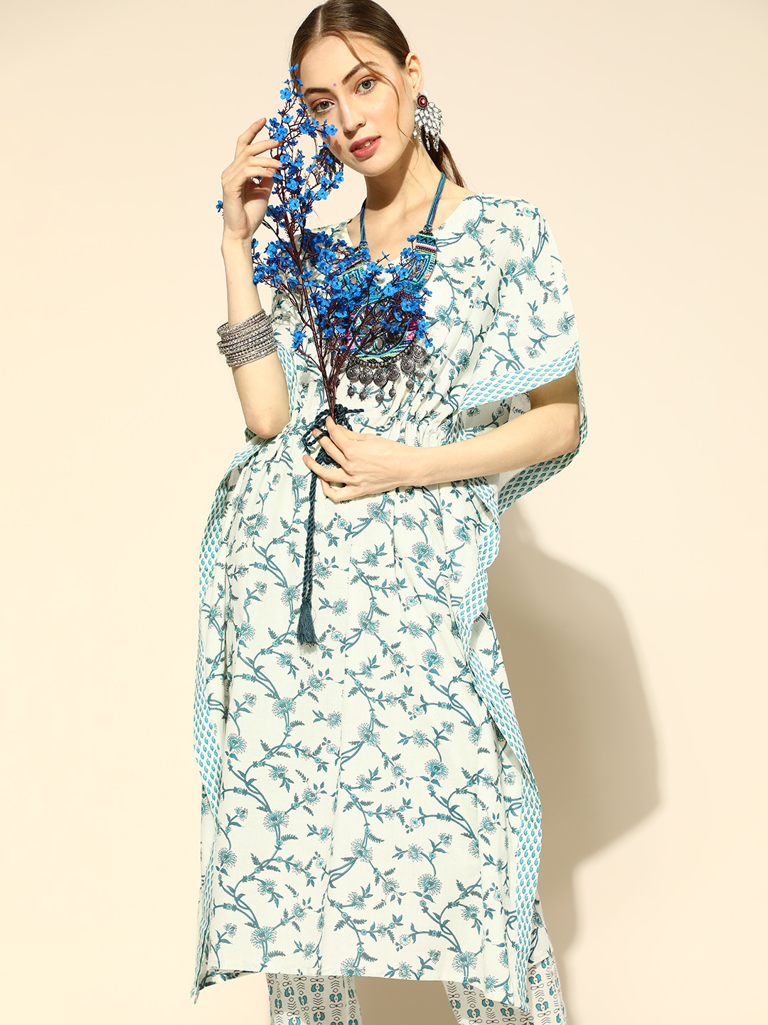 

Ahika Floral Pure Cotton Kurta Set, Off white