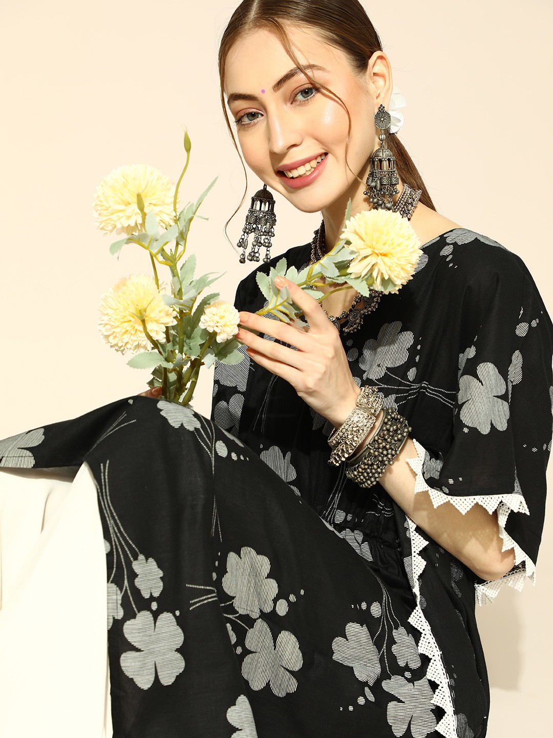 

AHIKA Women Black Floral Printed Extended Sleeves Floral Kaftan Kurta