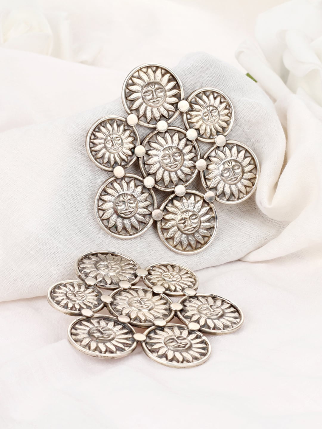 

SANGEETA BOOCHRA Silver-Toned Contemporary Studs Earrings