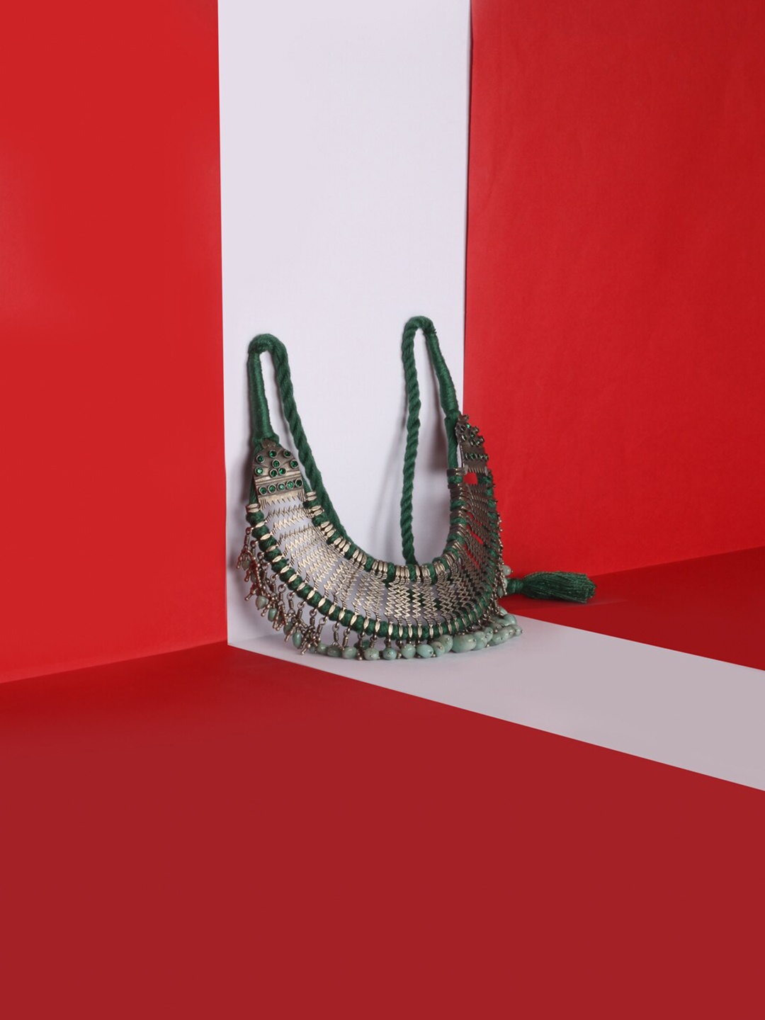

SANGEETA BOOCHRA Silver-Toned & Green Silver Handcrafted Necklace