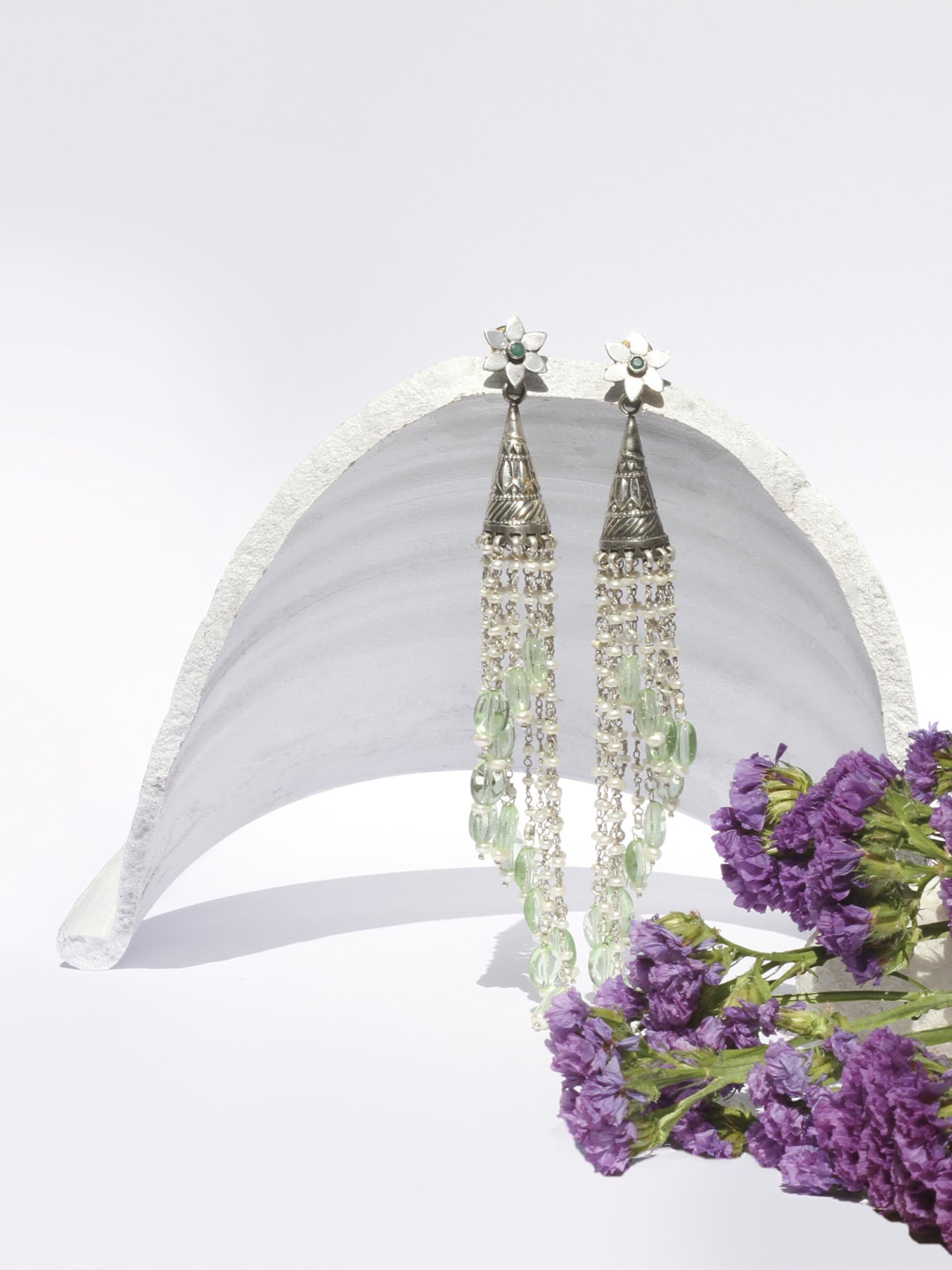 

SANGEETA BOOCHRA Silver-Toned Contemporary Ear Cuff Earrings