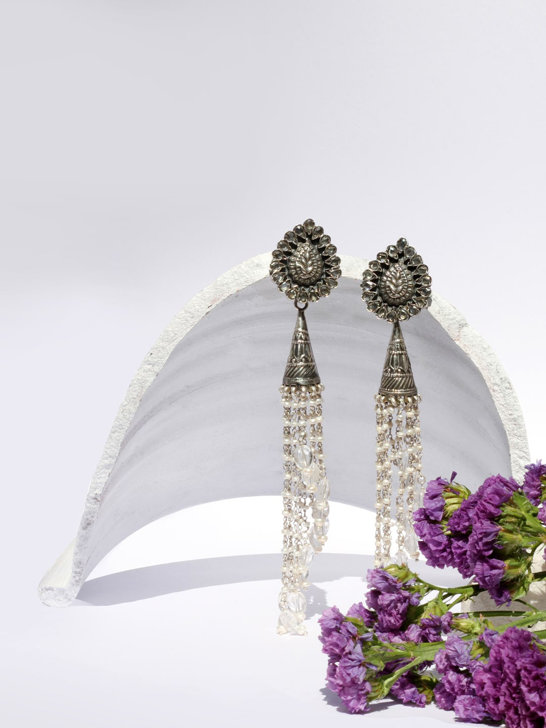 

SANGEETA BOOCHRA Silver-Toned Contemporary Drop Earrings