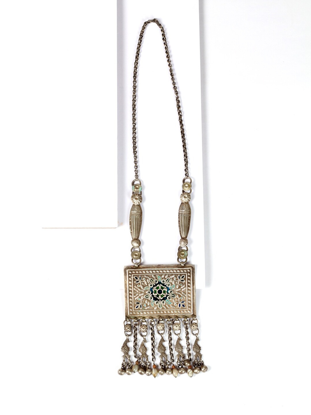 

SANGEETA BOOCHRA Women Silver-Toned & Green Silver Handcrafted Necklace